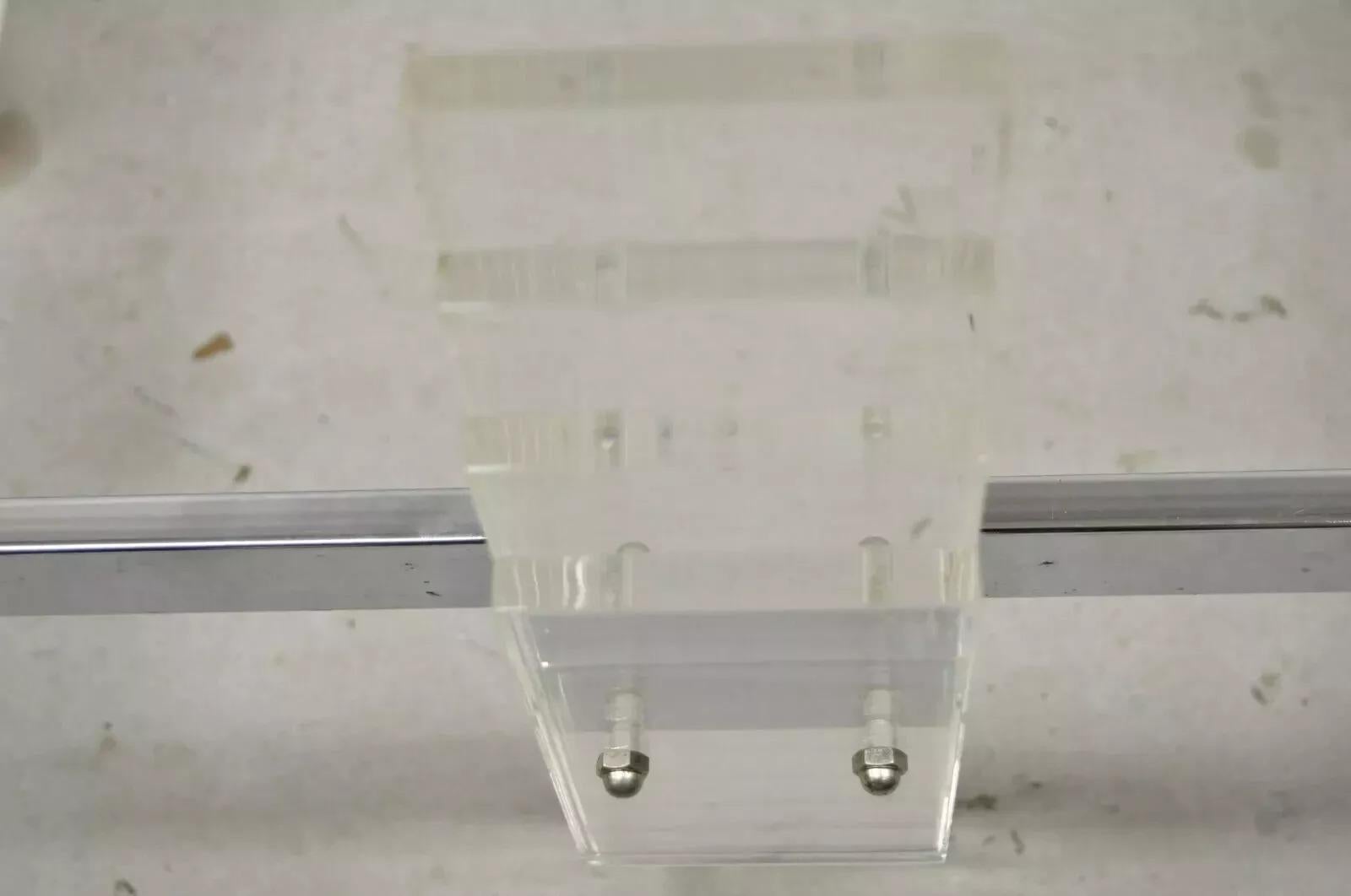 Quadratischer Vintage-Couchtischsockel aus gestapeltem Lucite-Chromrahmen, Mid-Century Modern im Zustand „Gut“ im Angebot in Philadelphia, PA