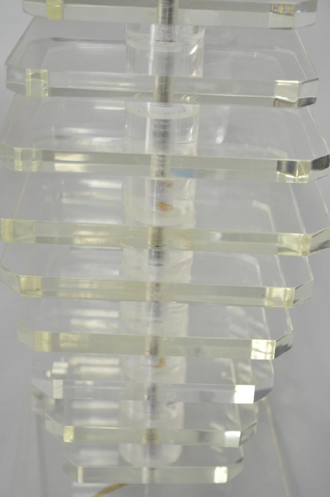 Paire de lampes de table Skyscraper en lucite empilées d'époque moderne du milieu du siècle dernier en vente 2