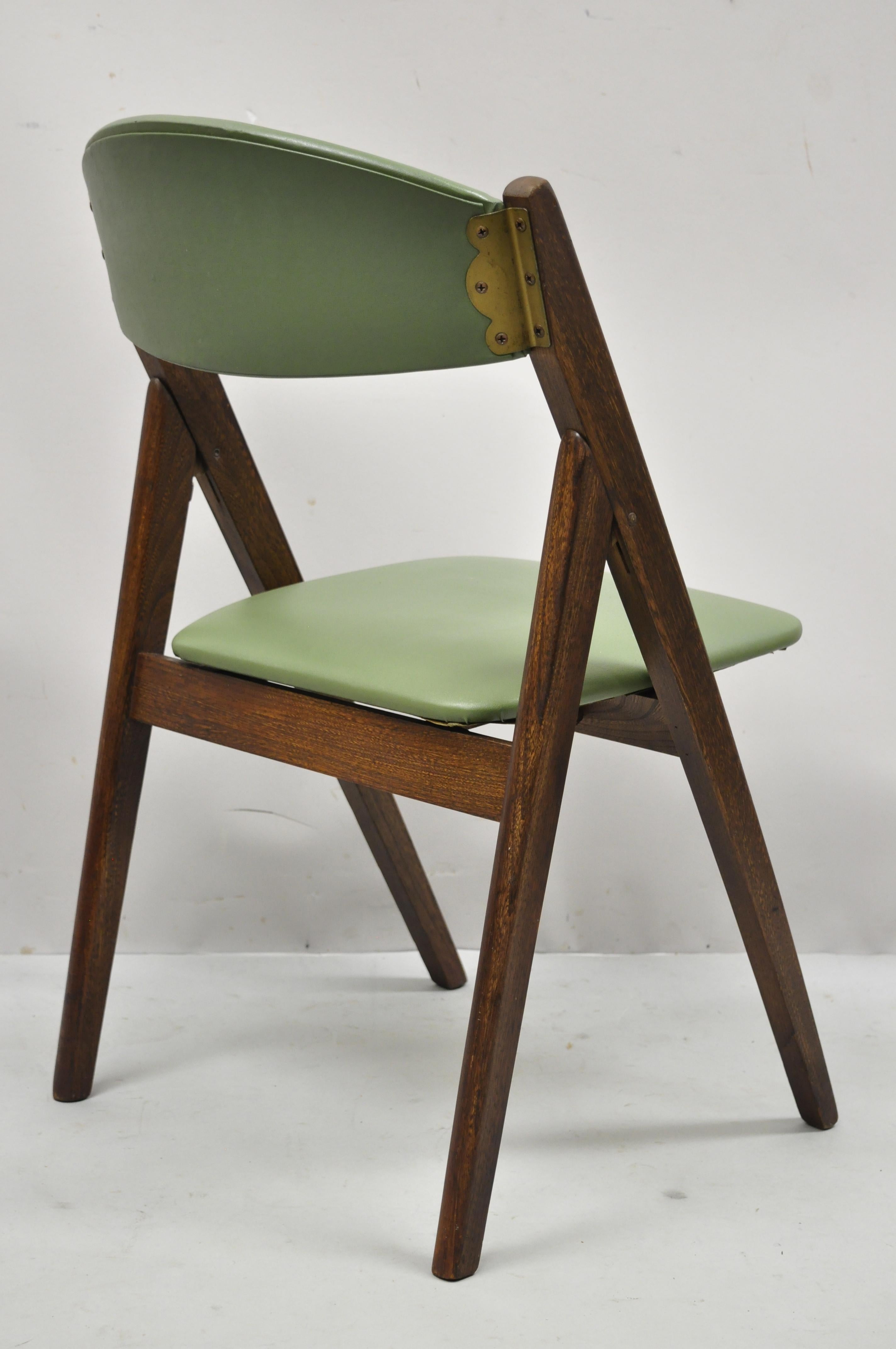 Vintage Mid-Century Modern Stakmore Solid Wood Folding Dining Game Table Chair In Good Condition In Philadelphia, PA
