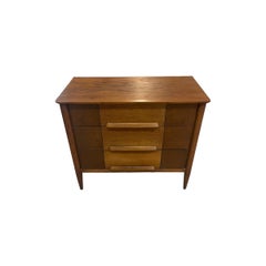 Vintage Mid Century Modern Stanley Furniture Walnut Toned Dresser w/ Burl Accent