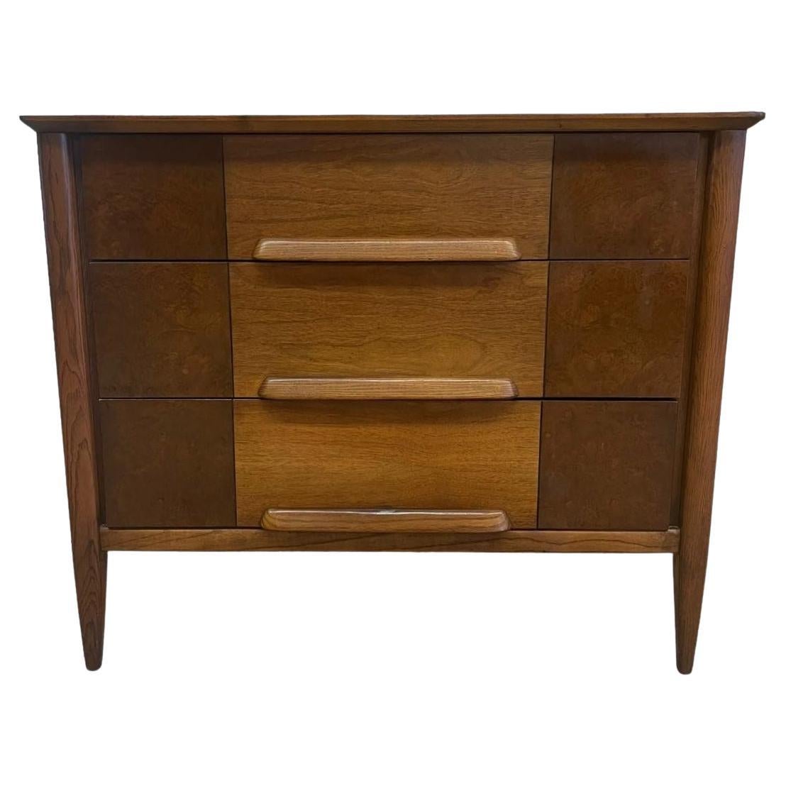 Vintage Mid Century Modern Stanley Furniture Walnut Toned Dresser w/ Burl Accent