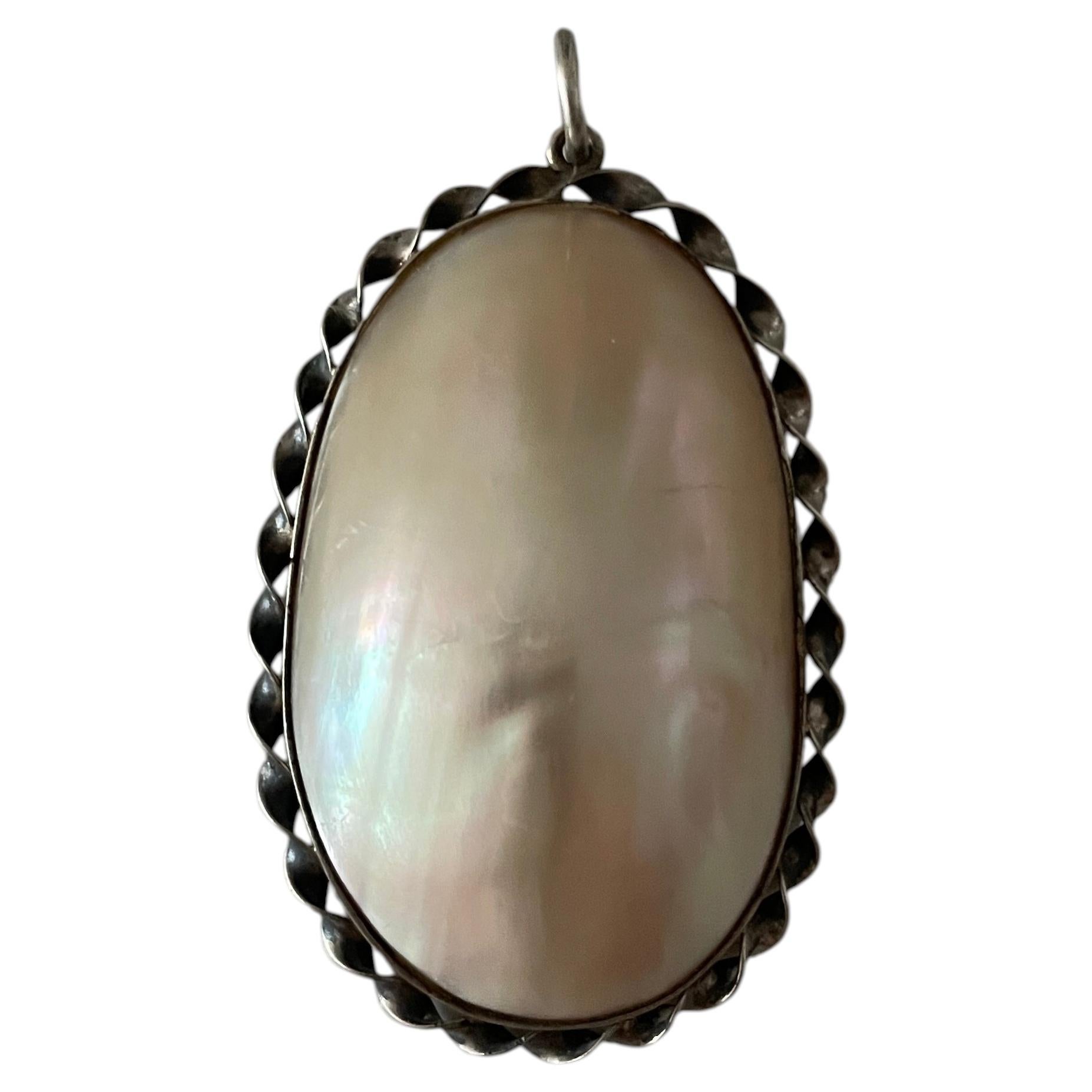 Colgante ovalado vintage de estilo «Mid-Century Modern», de plata de ley y nácar