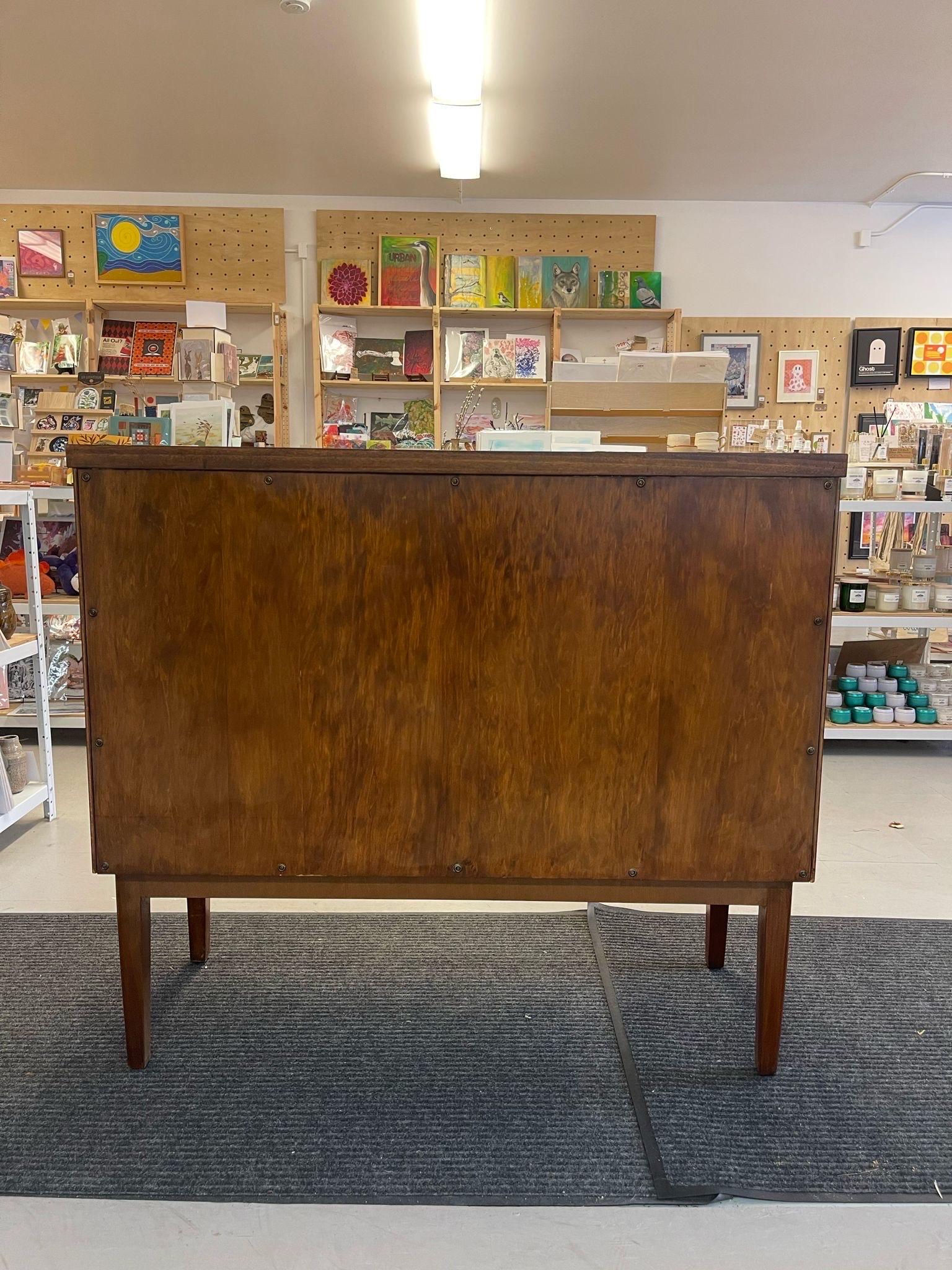 Vintage Mid Century Modern Stow and David Walnut Toned a Side Board Cabinet. For Sale 5