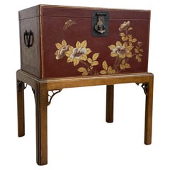 Asiatisch lackierter Vintage-Aufbewahrungs-Akzenttisch im Mid-Century-Modern-Stil