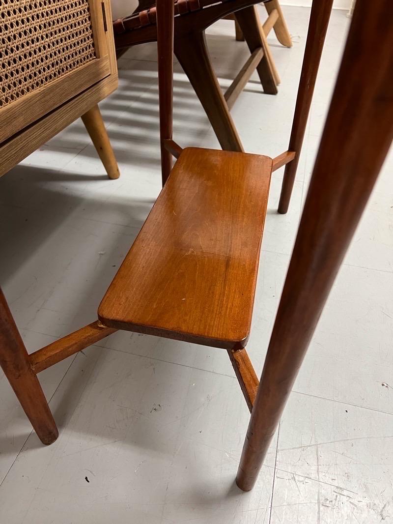 Soporte de mesa vintage de estilo moderno de mediados de siglo en Bueno estado para la venta en Seattle, WA