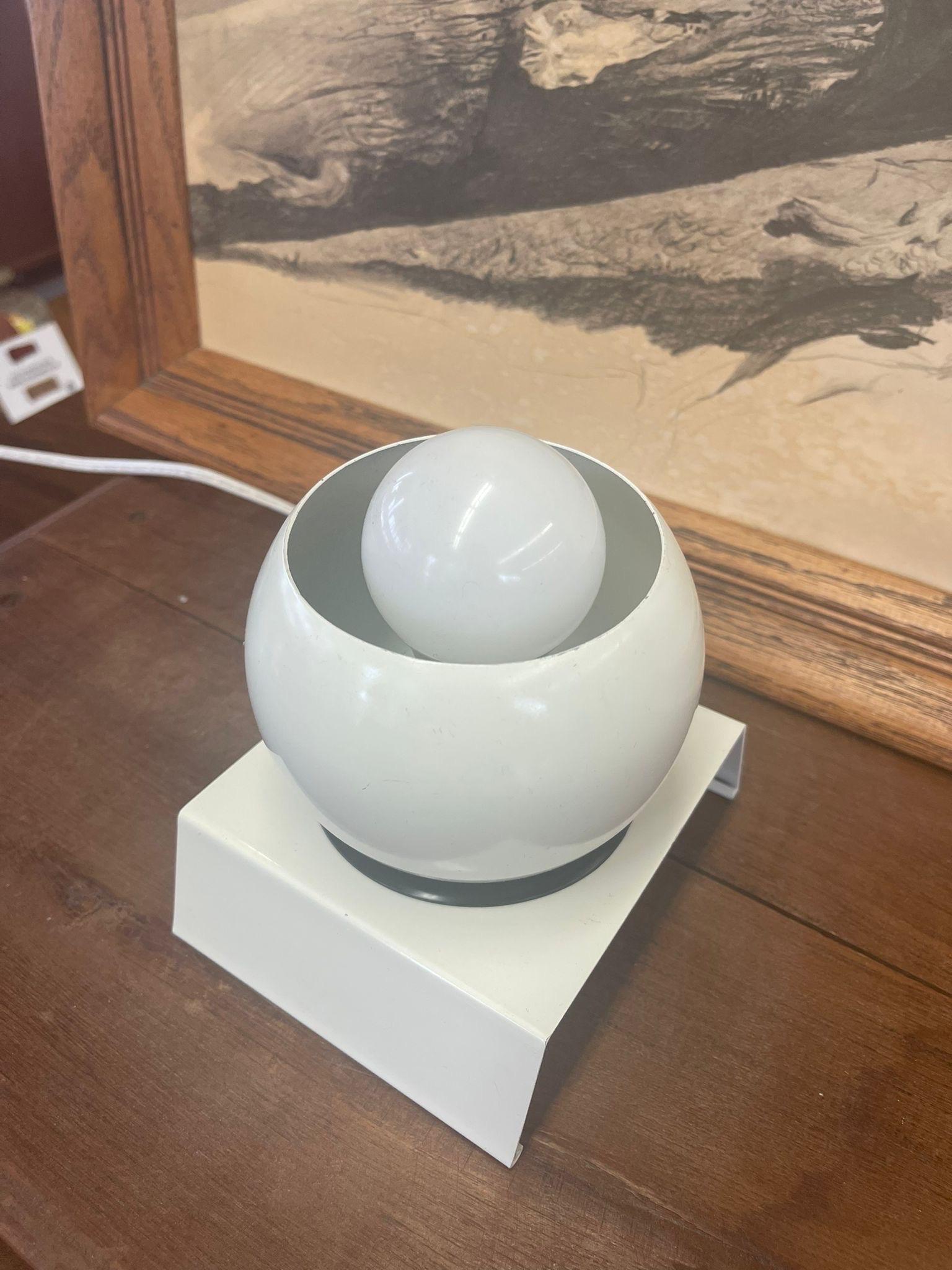 Vintage Mid Century Modern Style White Spherical Lamp In Good Condition For Sale In Seattle, WA