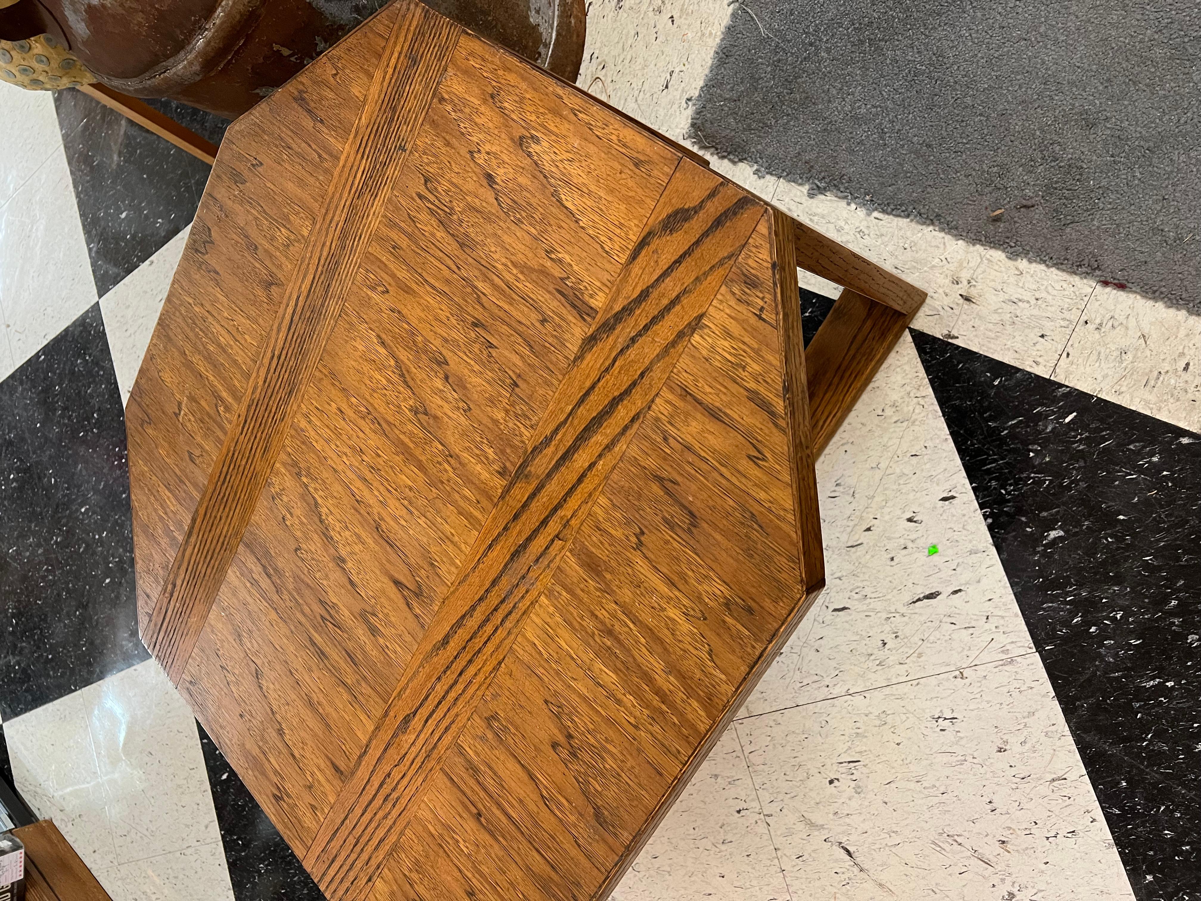Table en bois vintage de style moderne du milieu du siècle dernier en vente 2