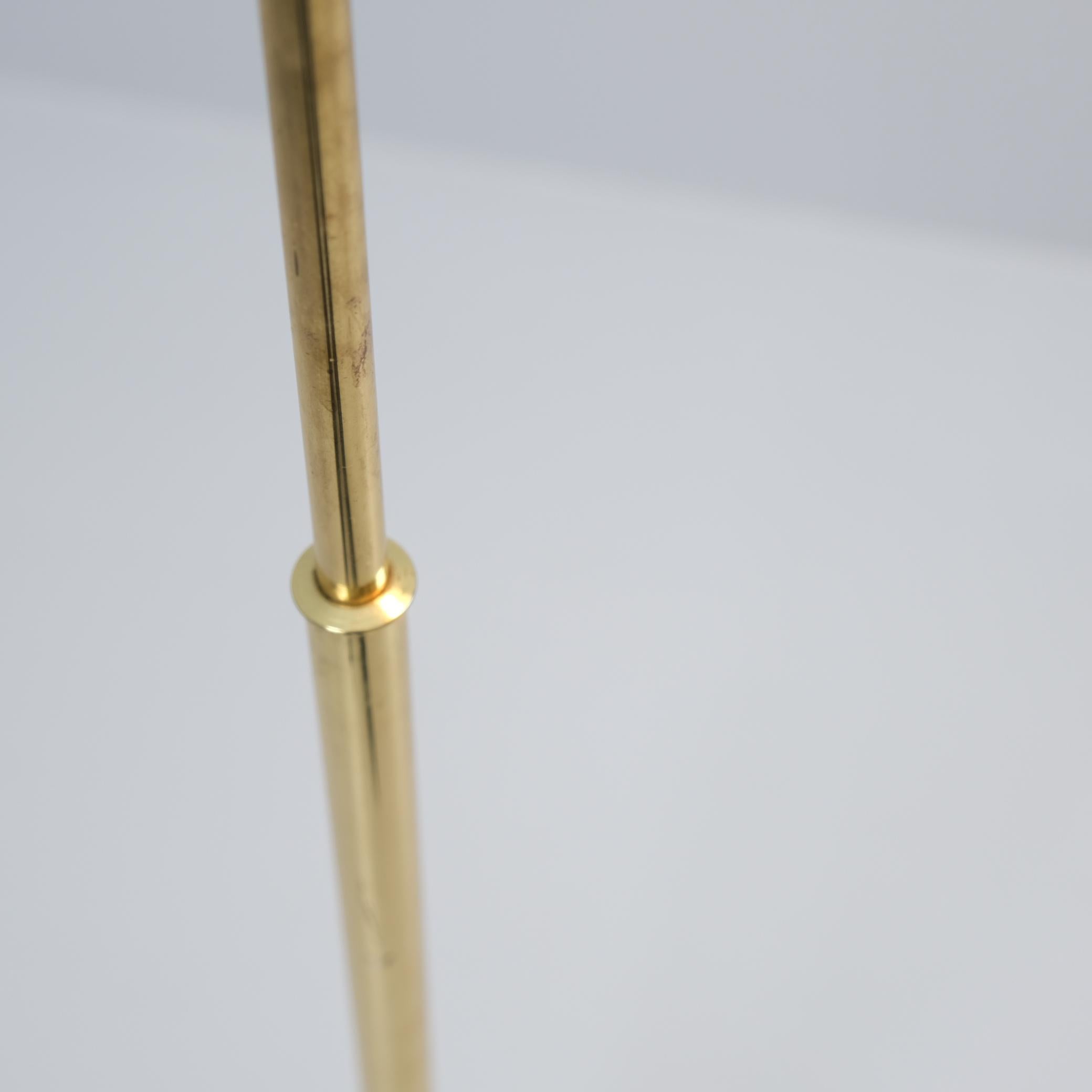 Vintage Mid-Century Modern Swedish Öia Floor Lamp in Brass & Green Shade, 1970s For Sale 1