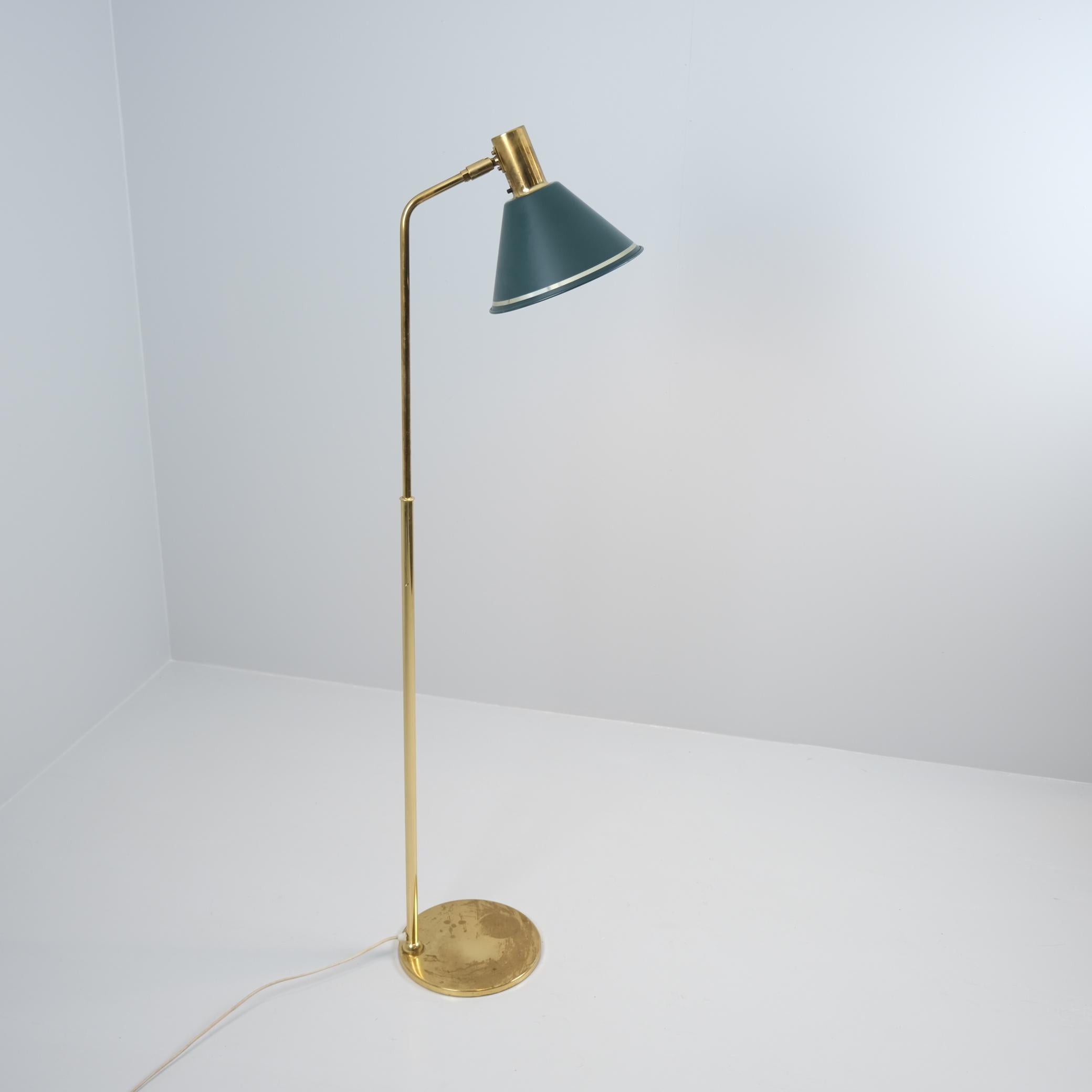 Vintage Mid-Century Modern Swedish Öia Floor Lamp in Brass & Green Shade, 1970s For Sale 2