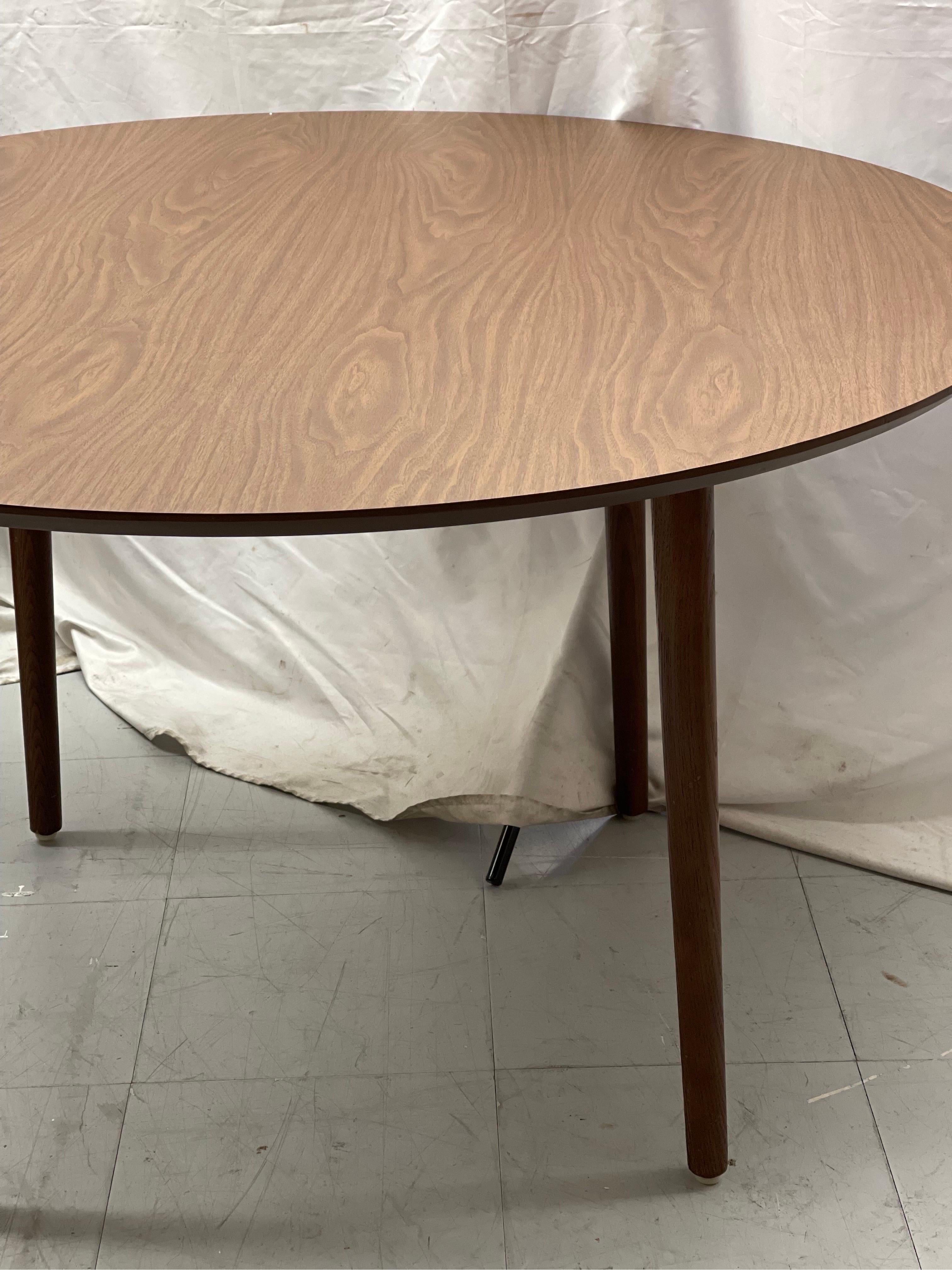 Vintage Mid-Century Modern Table In Good Condition In Seattle, WA