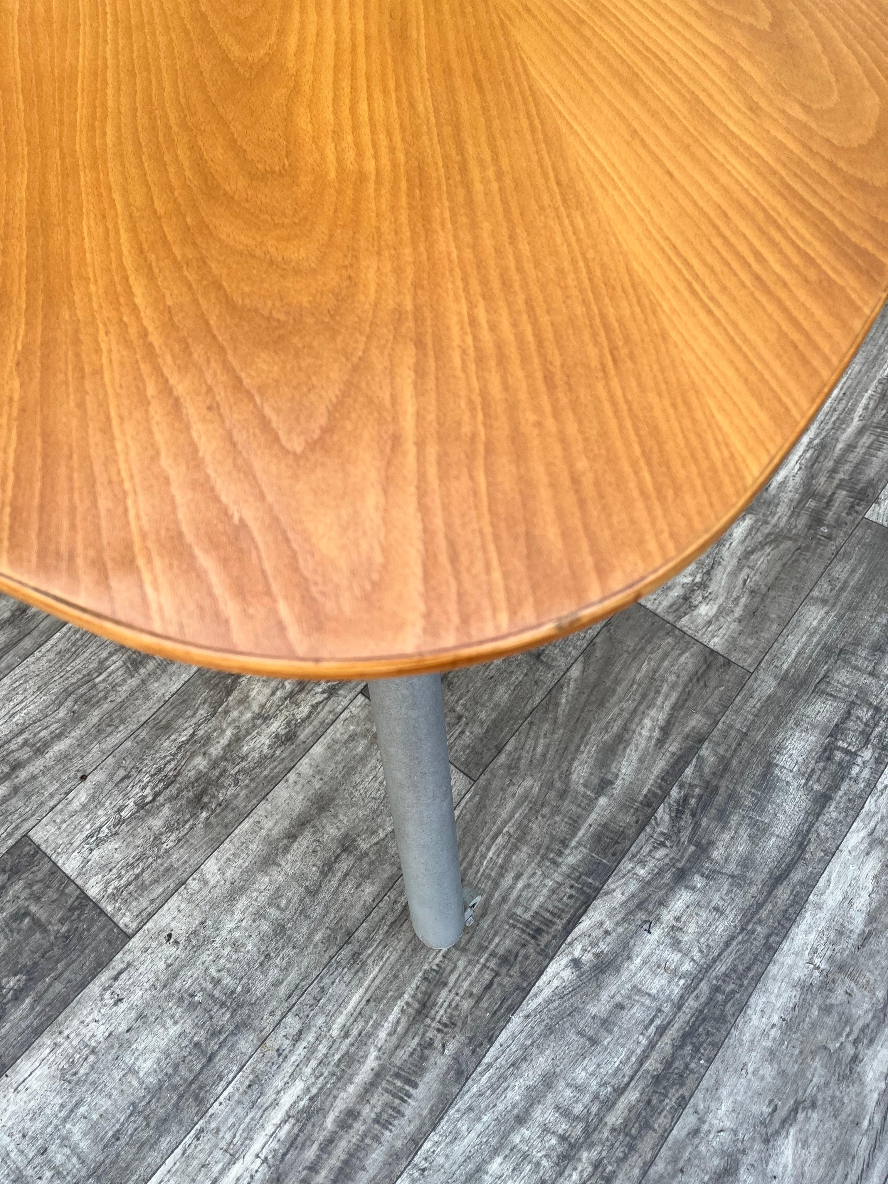 Vintage-Tisch im Mid-Century Modern-Stil im Arne Jacobsen-Eiertischstil, Mid-Century Modern. C  1970s im Angebot 6