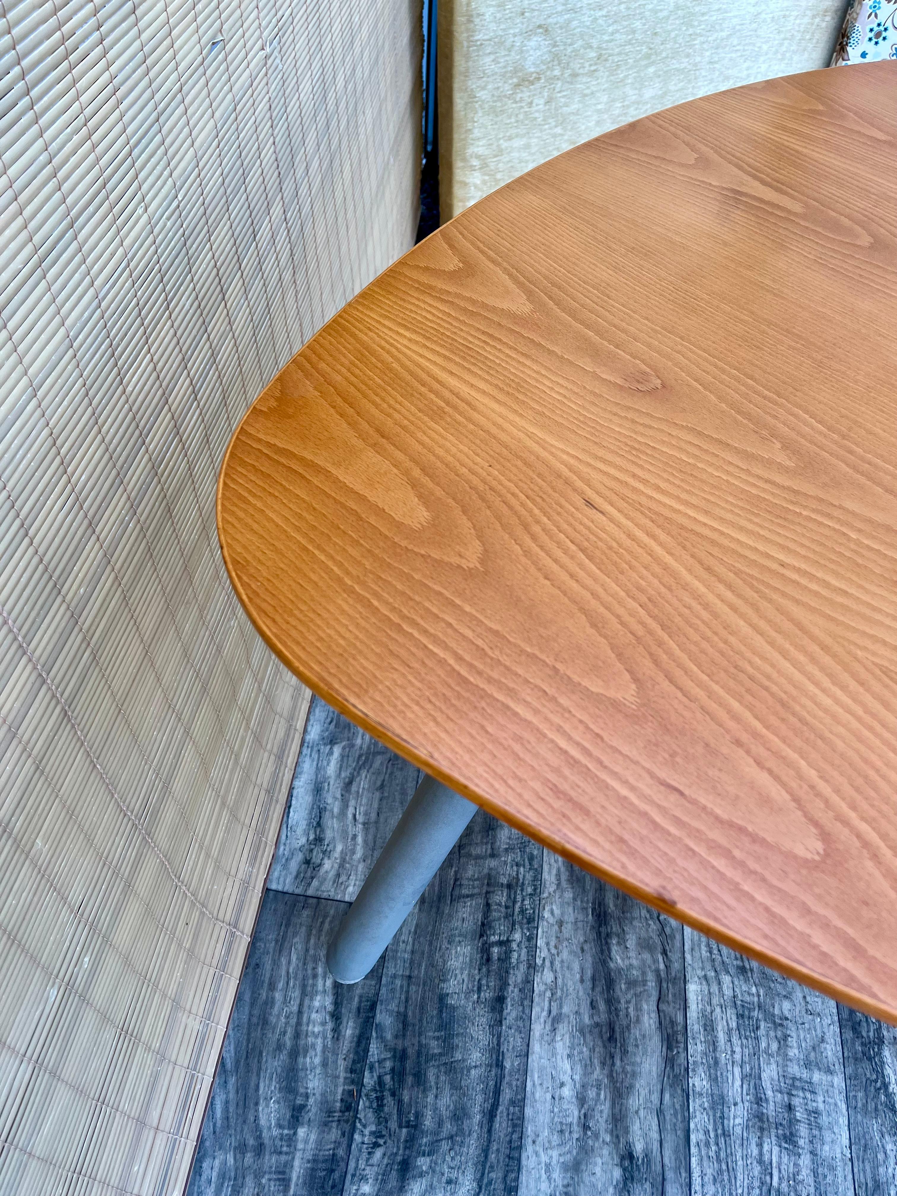 Vintage-Tisch im Mid-Century Modern-Stil im Arne Jacobsen-Eiertischstil, Mid-Century Modern. C  1970s im Angebot 7