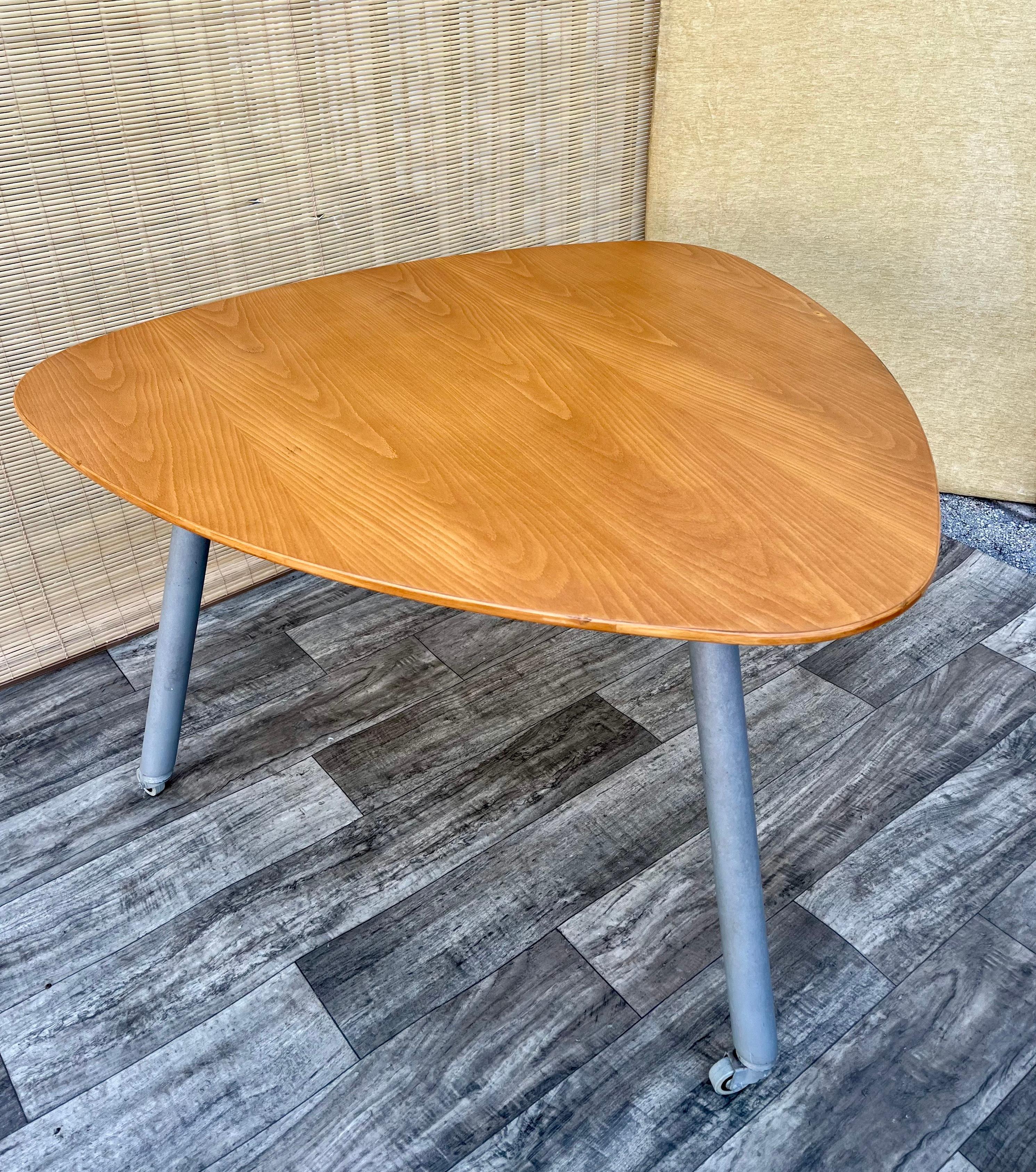 Vintage-Tisch im Mid-Century Modern-Stil im Arne Jacobsen-Eiertischstil, Mid-Century Modern. C  1970s im Angebot 8
