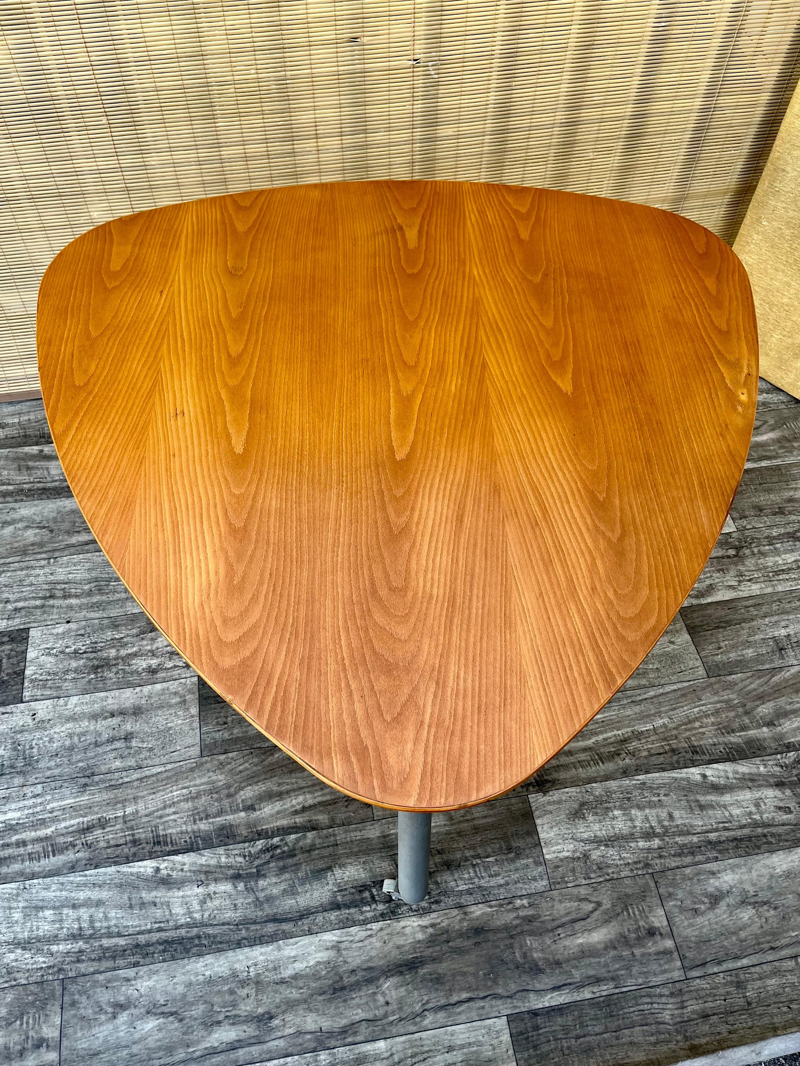 Vintage-Tisch im Mid-Century Modern-Stil im Arne Jacobsen-Eiertischstil, Mid-Century Modern. C  1970s im Angebot 9