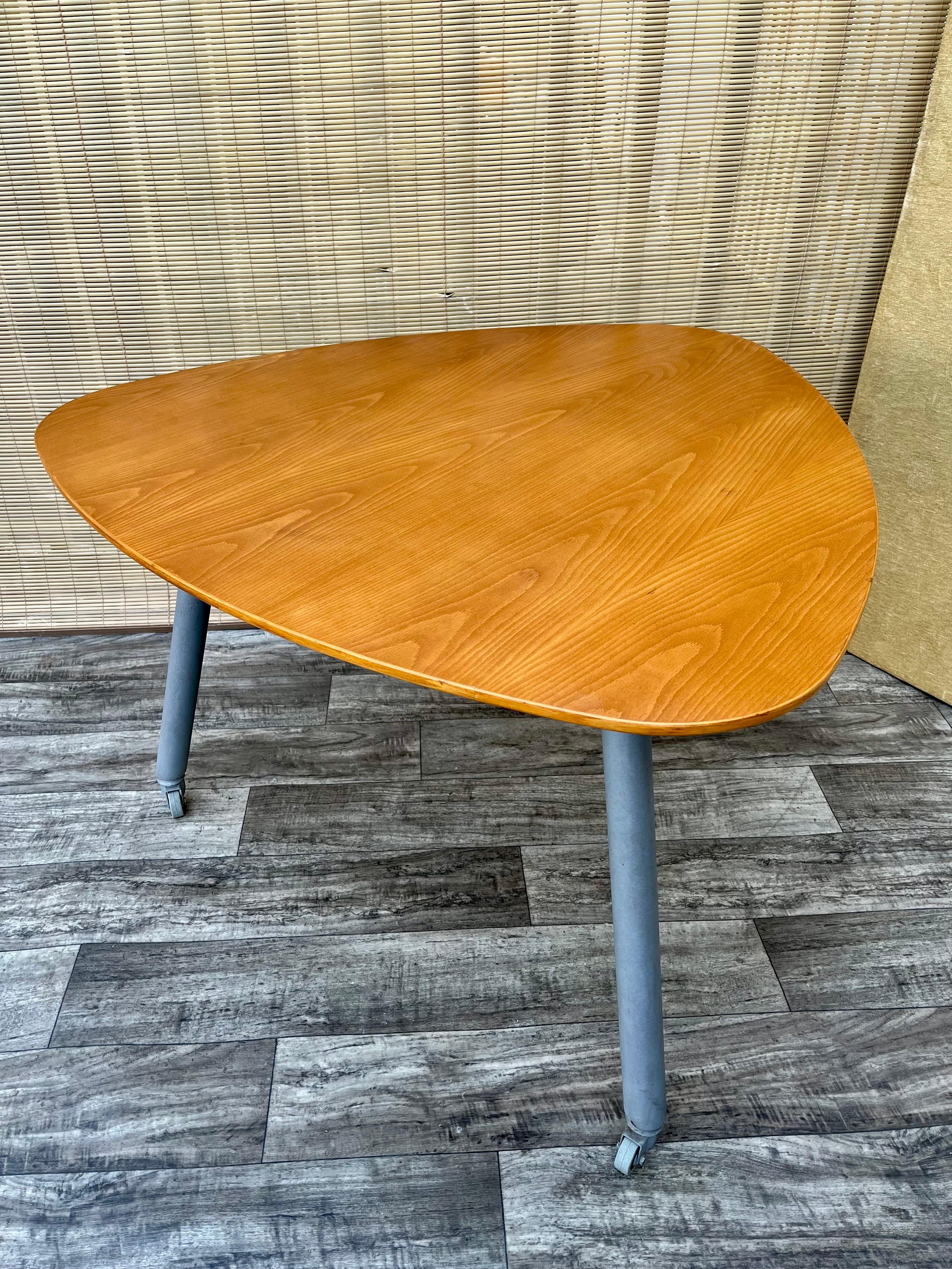Vintage-Tisch im Mid-Century Modern-Stil im Arne Jacobsen-Eiertischstil, Mid-Century Modern. C  1970s im Angebot 10