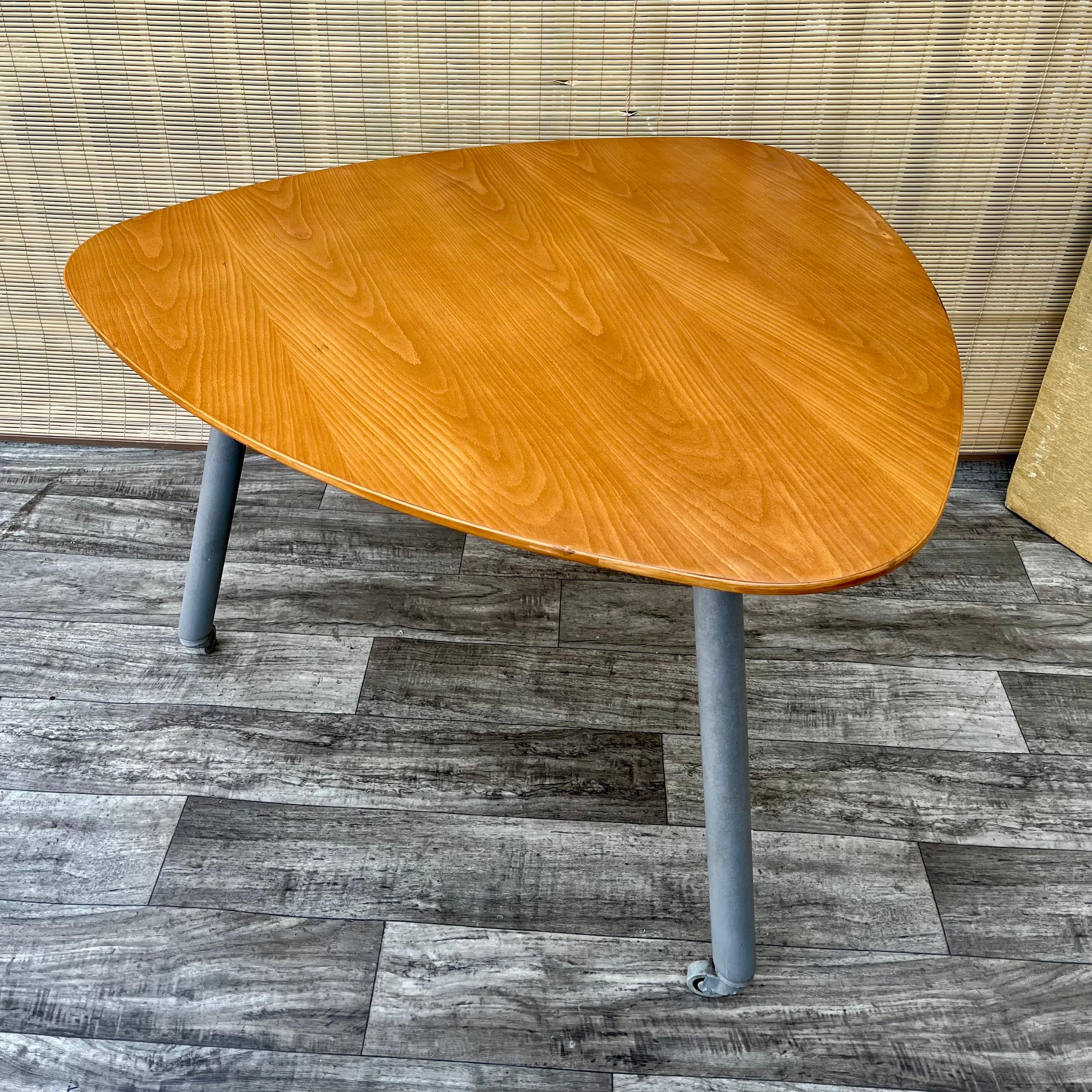 Vintage-Tisch im Mid-Century Modern-Stil im Arne Jacobsen-Eiertischstil, Mid-Century Modern. C  1970s (Moderne der Mitte des Jahrhunderts) im Angebot