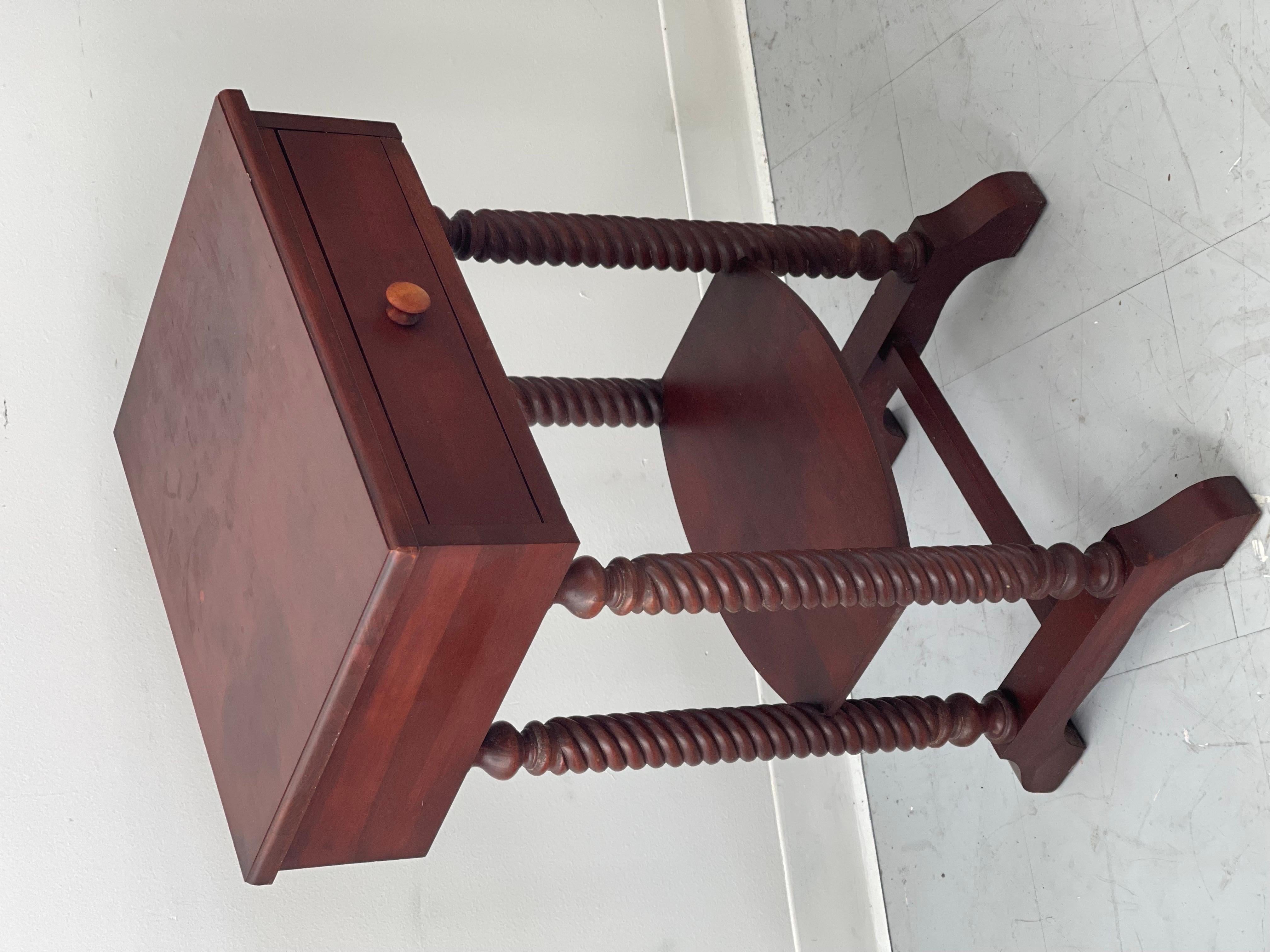 Bois Support de table vintage moderne du milieu du siècle en vente
