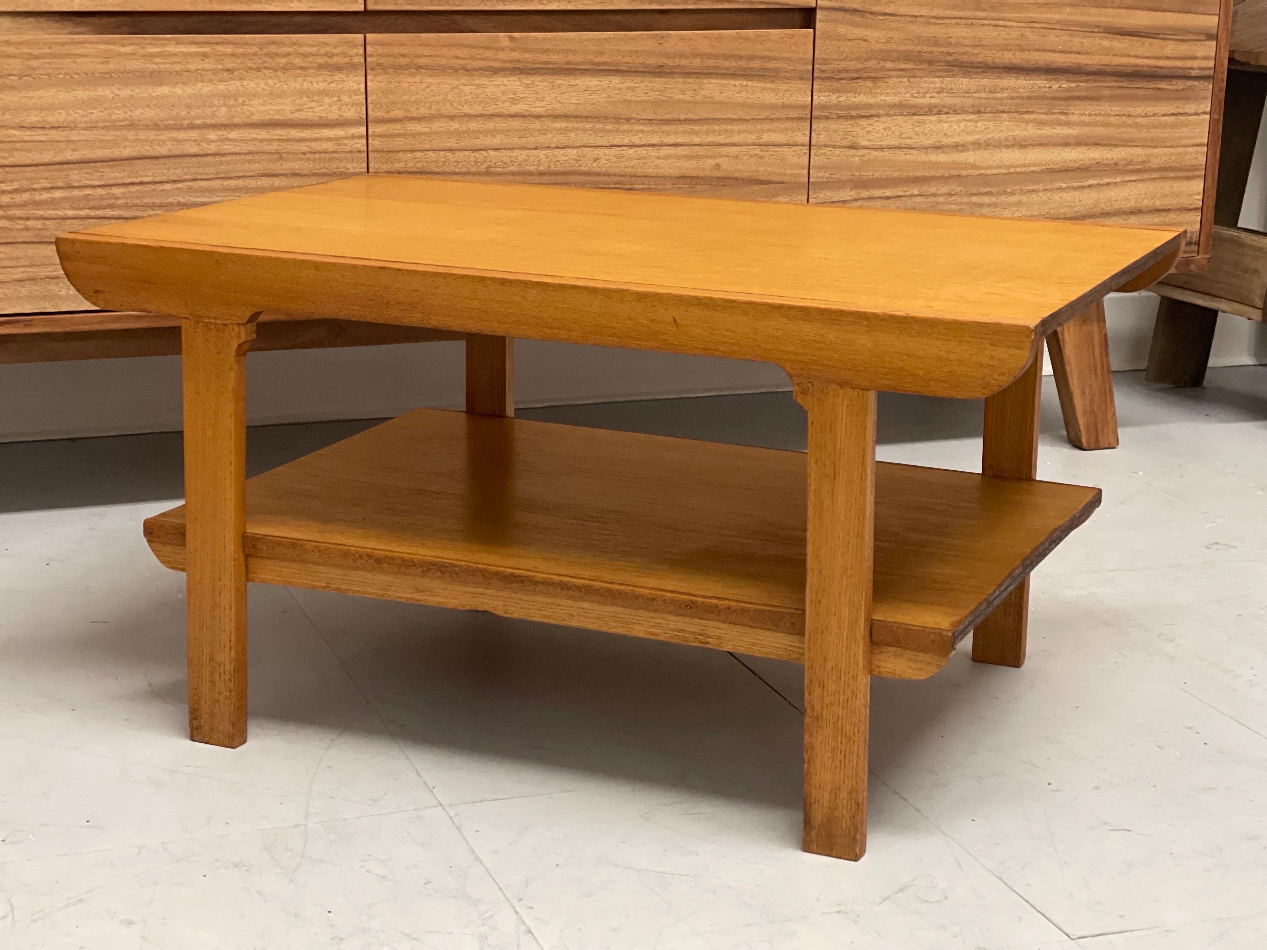 Vintage Mid Century Modern Table. Uk Import In Good Condition For Sale In Seattle, WA