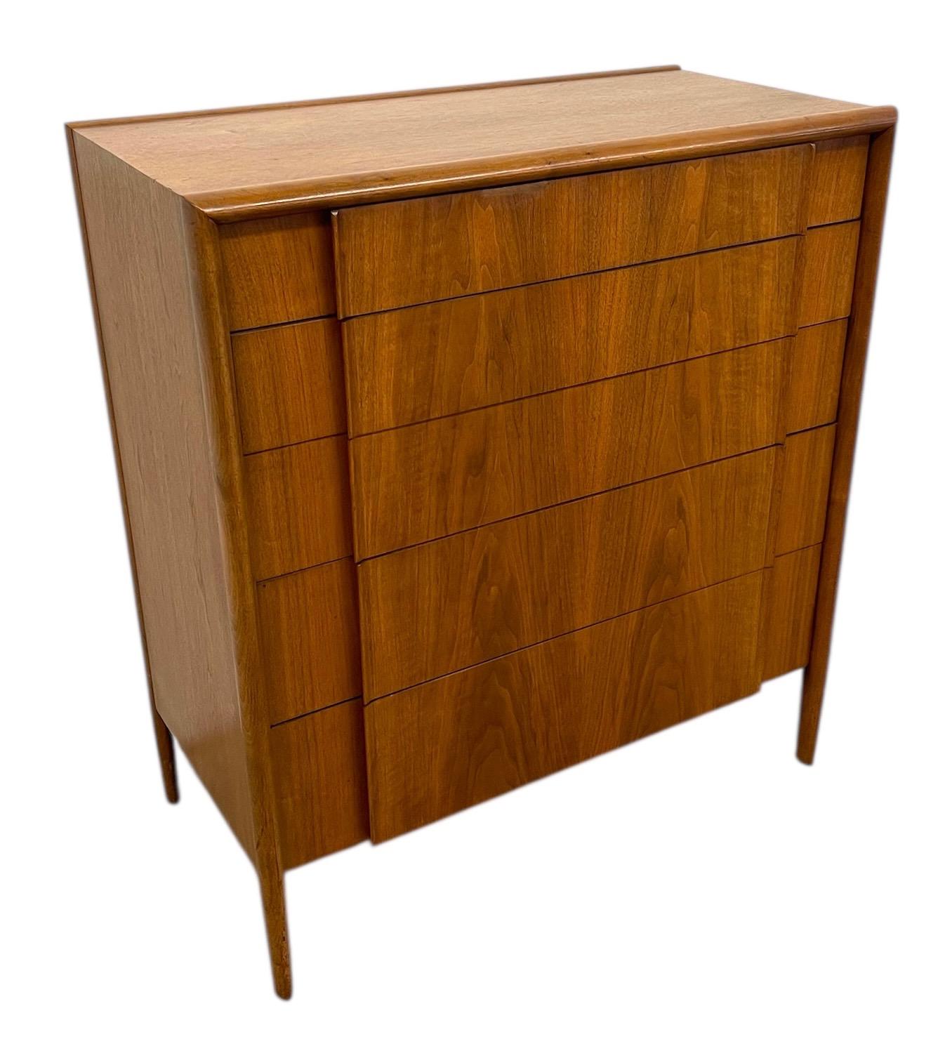 Mid-Century moderno Comò alto vintage del Mid Century Modern di Drexel, Collection's Parallele in vendita