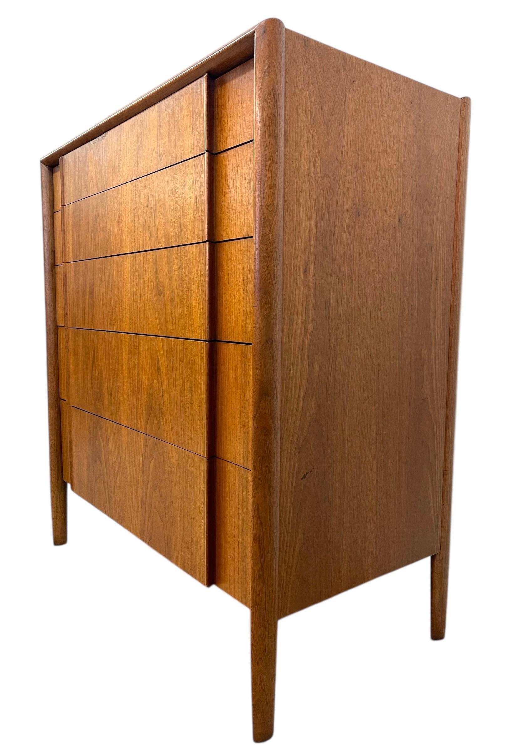 Fine XX secolo Comò alto vintage del Mid Century Modern di Drexel, Collection's Parallele in vendita