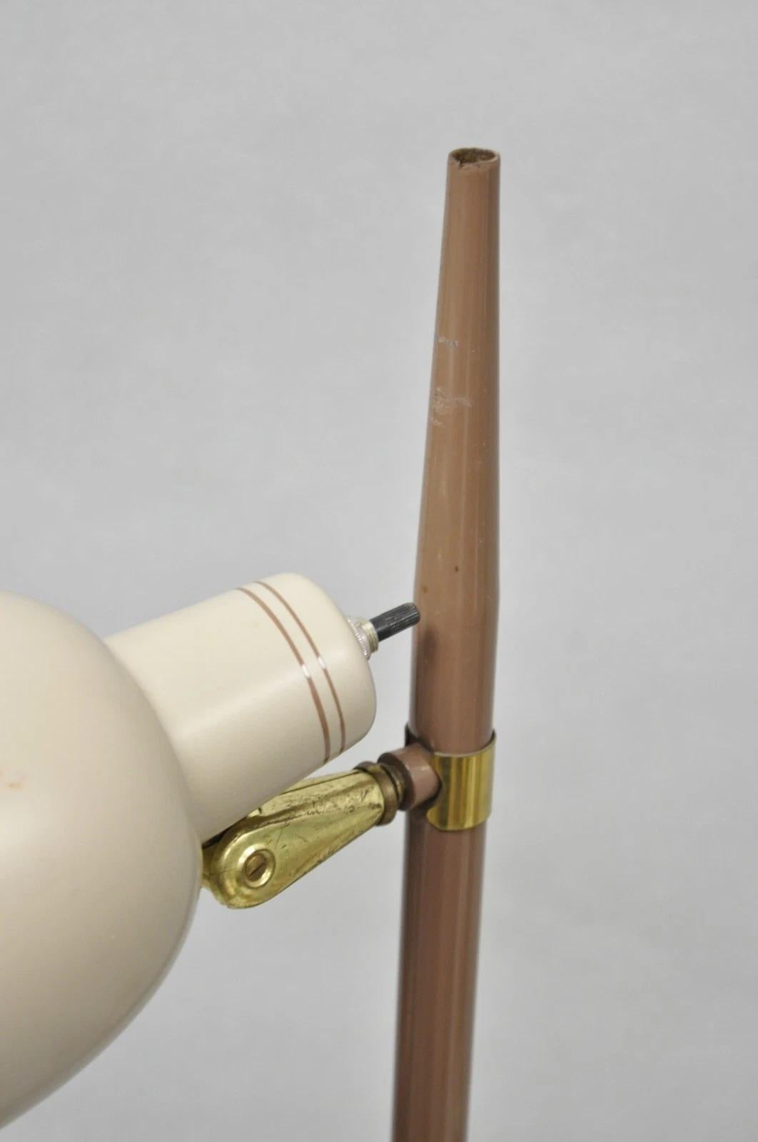 Lampadaire Vintage Mid Century Modern Taupe Triennial Greek Key Shade en vente 4