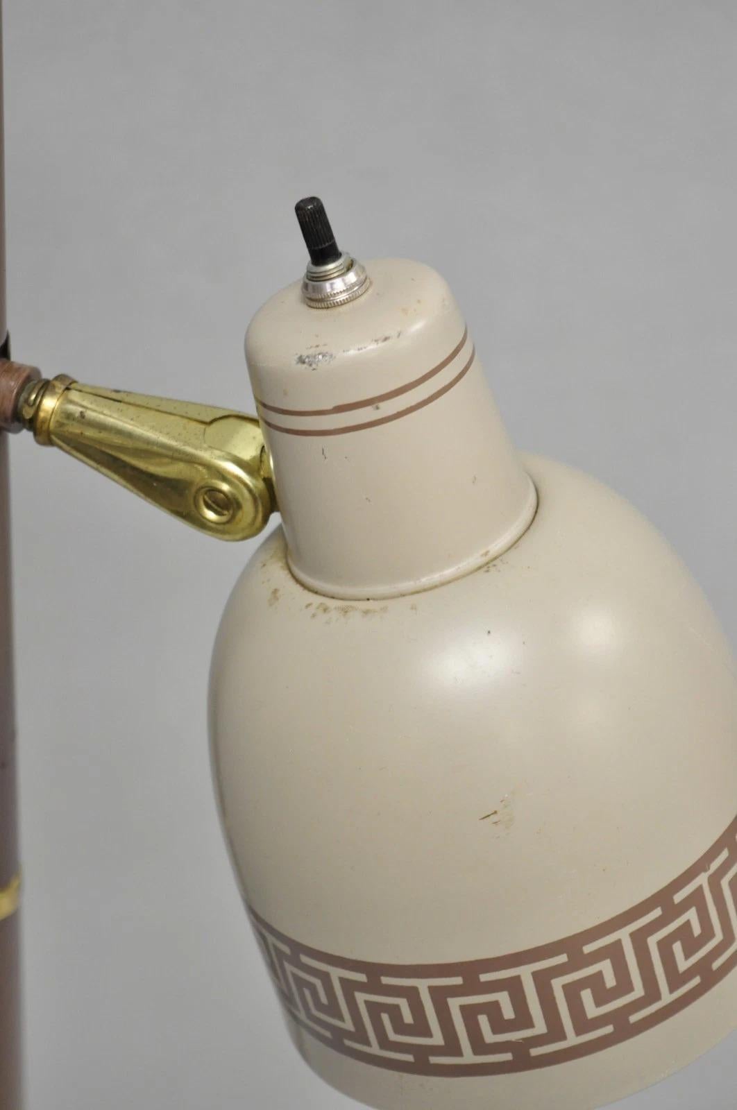 Lampadaire Vintage Mid Century Modern Taupe Triennial Greek Key Shade en vente 6