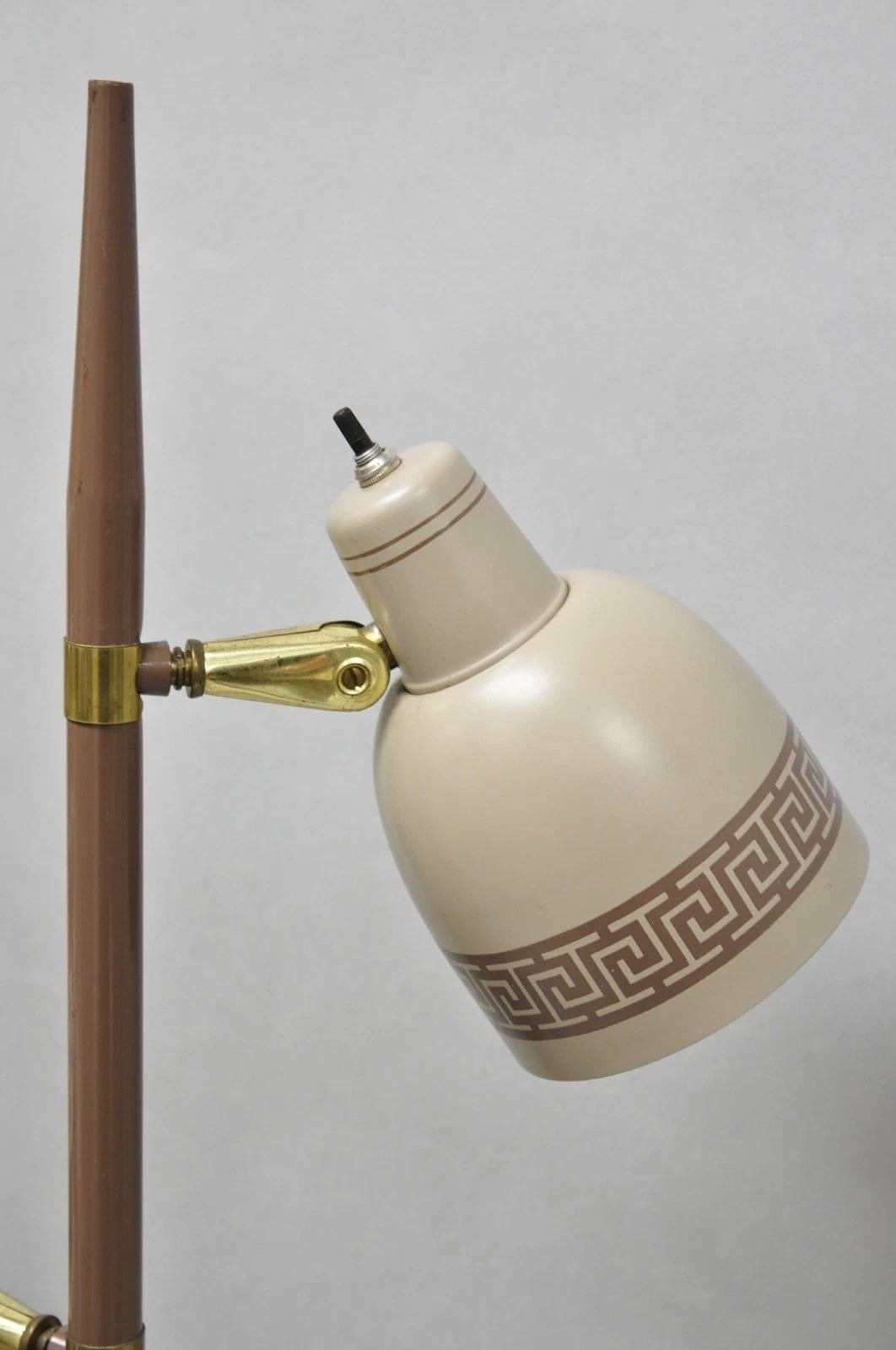 Lampadaire Vintage Mid Century Modern Taupe Triennial Greek Key Shade Bon état - En vente à Philadelphia, PA