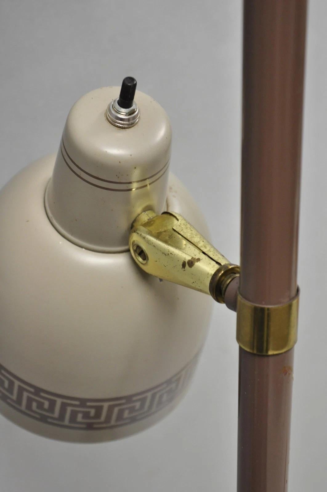 Lampadaire Vintage Mid Century Modern Taupe Triennial Greek Key Shade en vente 2