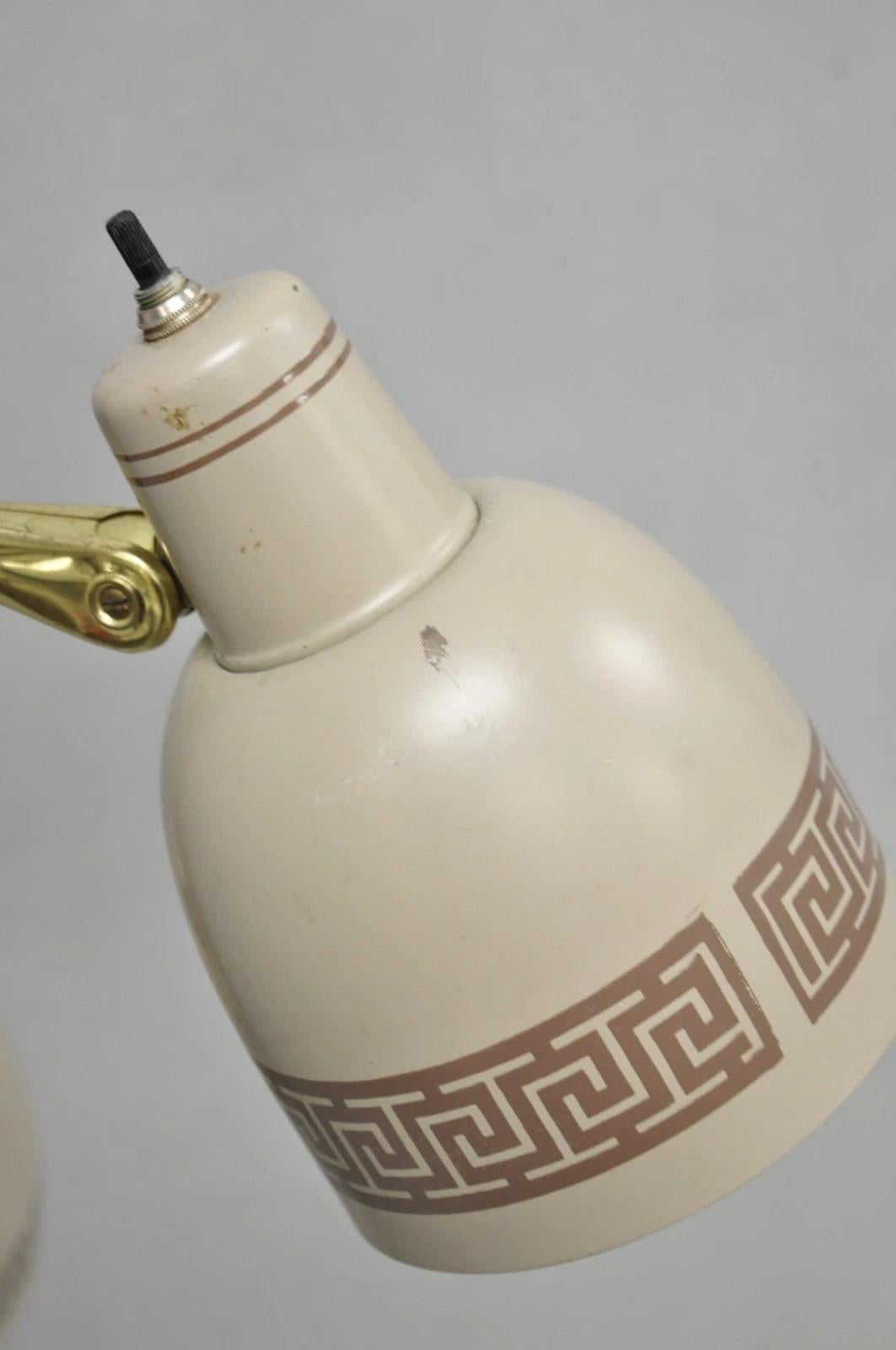 Lampadaire Vintage Mid Century Modern Taupe Triennial Greek Key Shade en vente 3