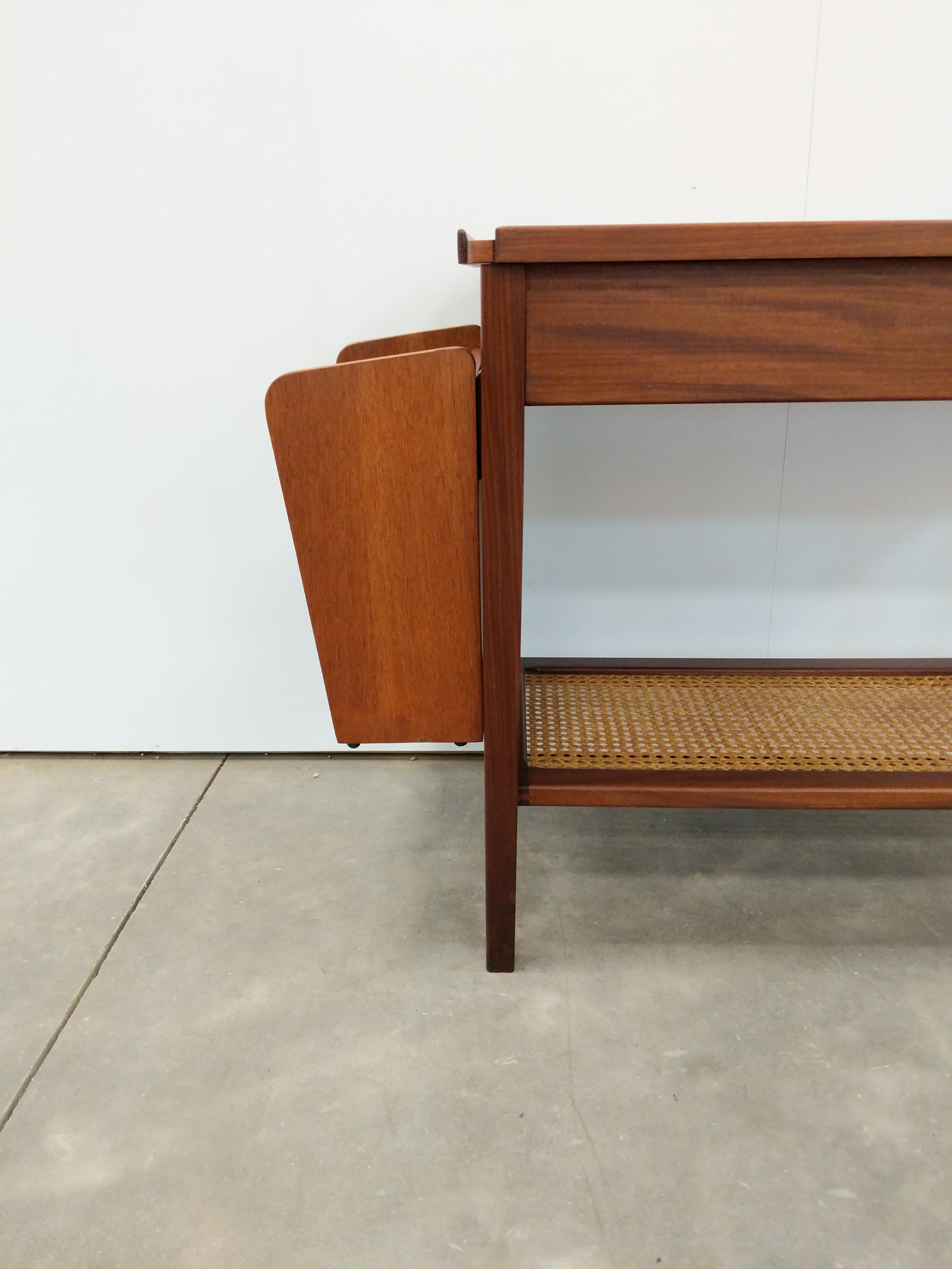 Table d'appoint en teck Vintage Mid Century Modern en vente 1