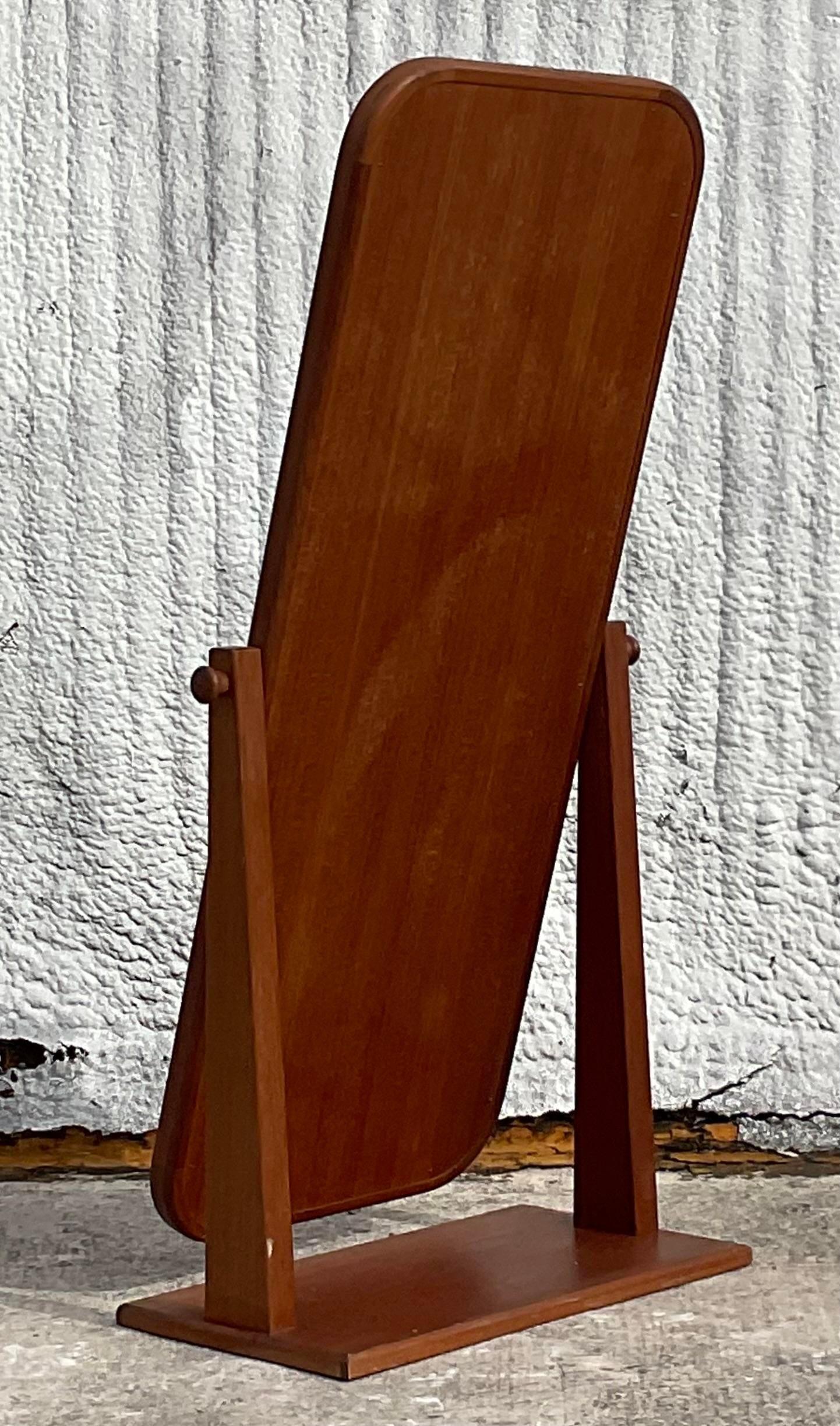 Danois Miroir de sol de style mi-siècle moderne, teck sur pied