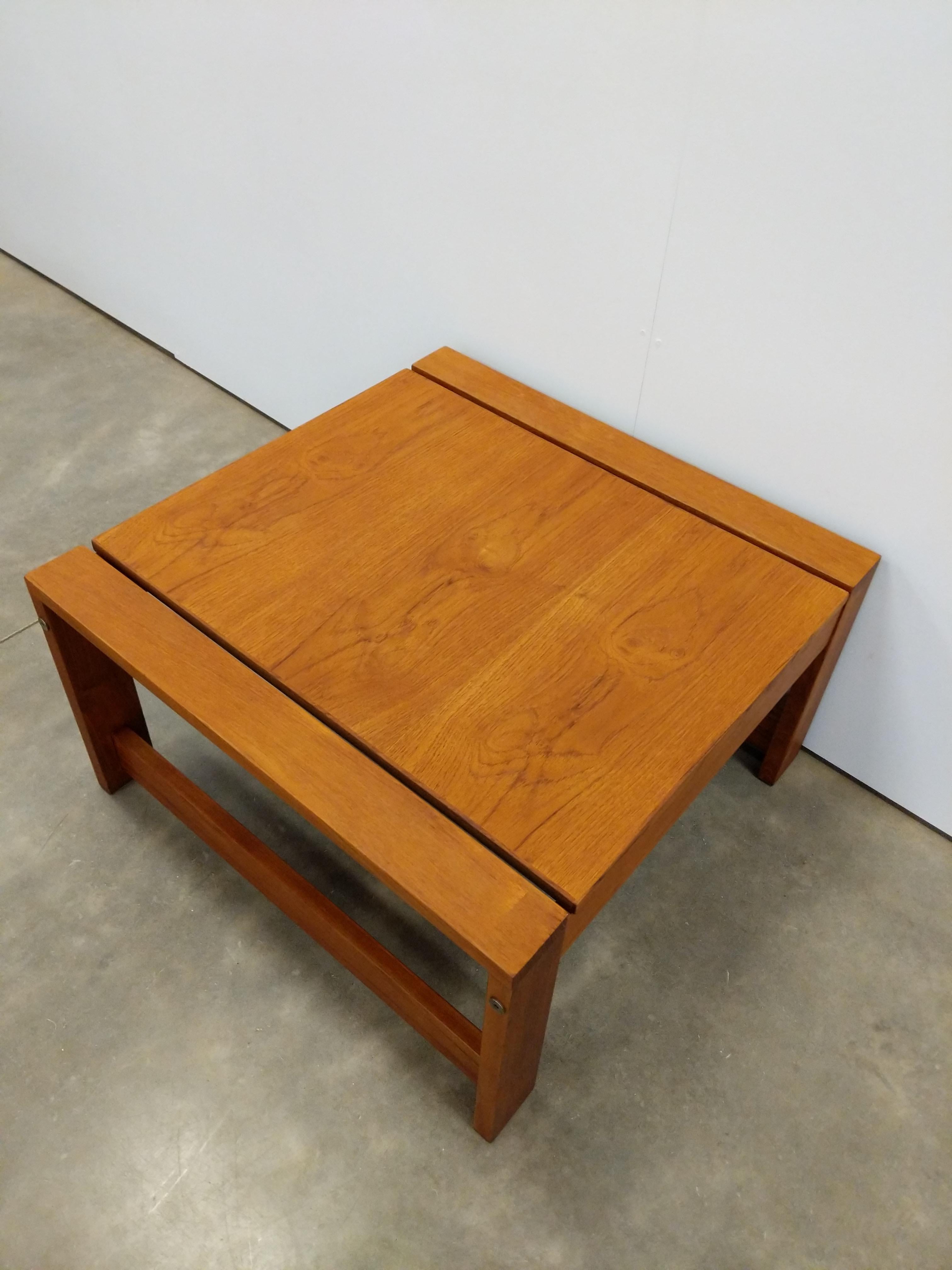 Mid-Century Modern Table basse vintage en teck The Moderns en vente