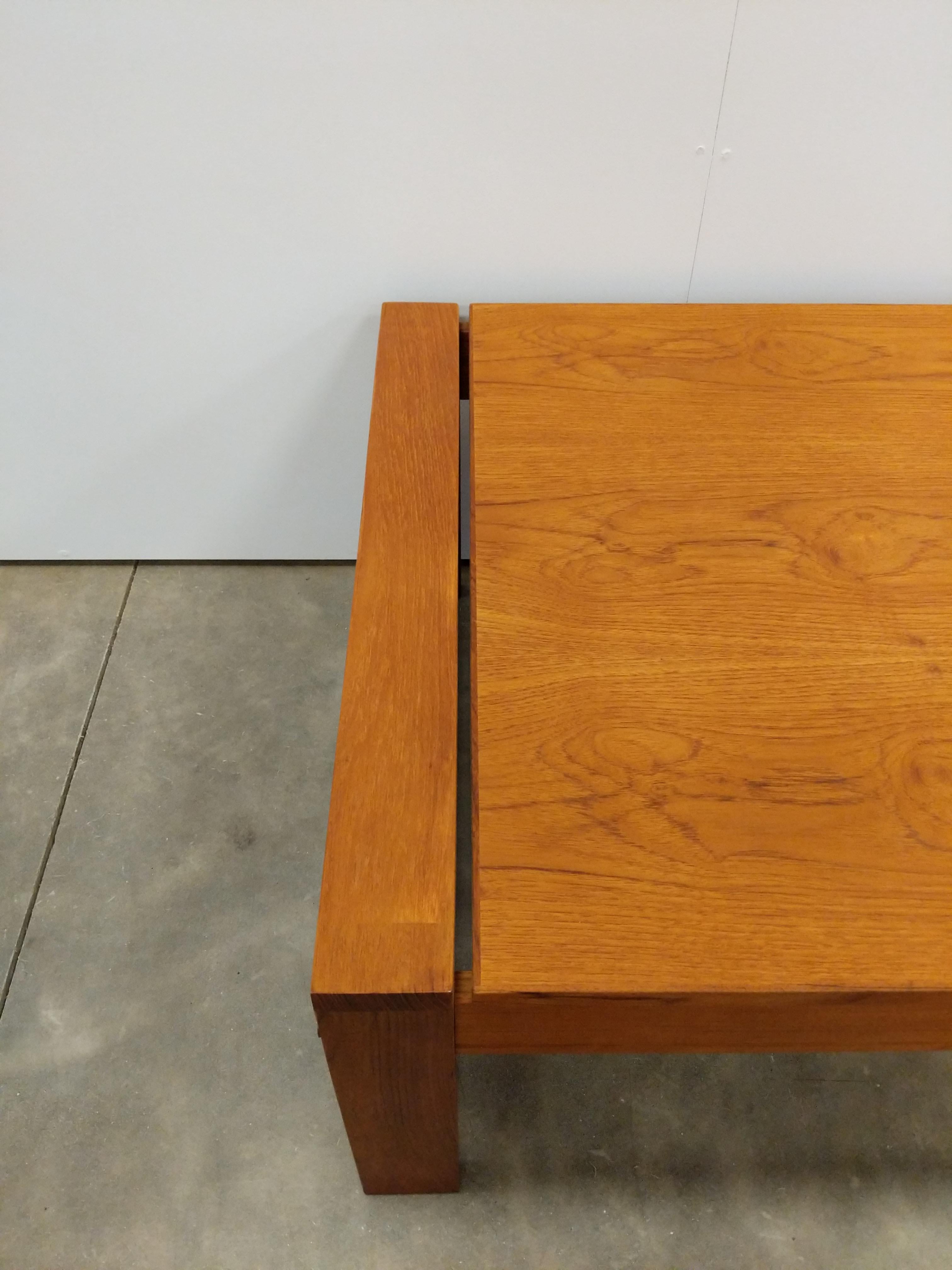 Canadien Table basse vintage en teck The Moderns en vente