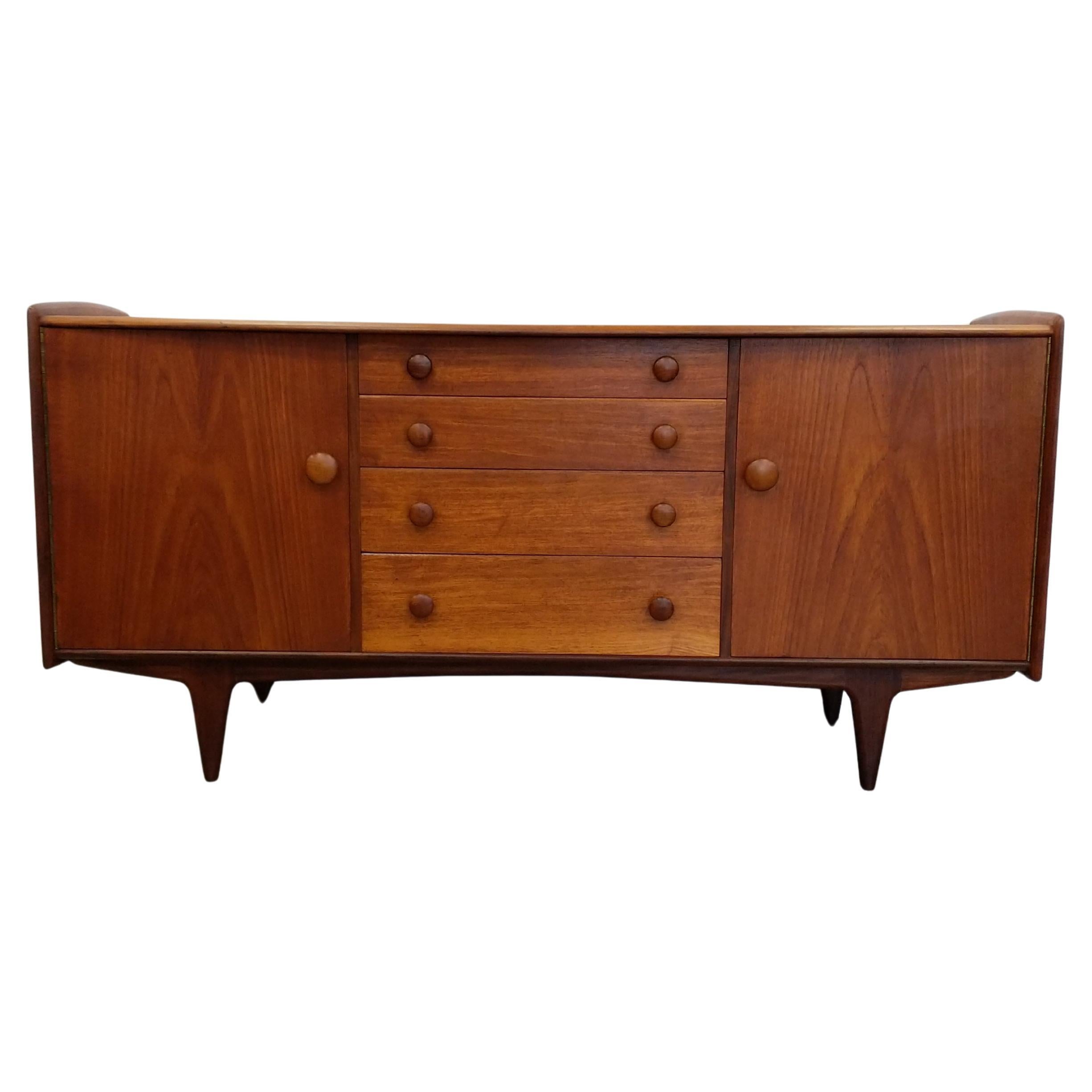 Credenza in teak vintage del Mid Century Modern di A. Younger