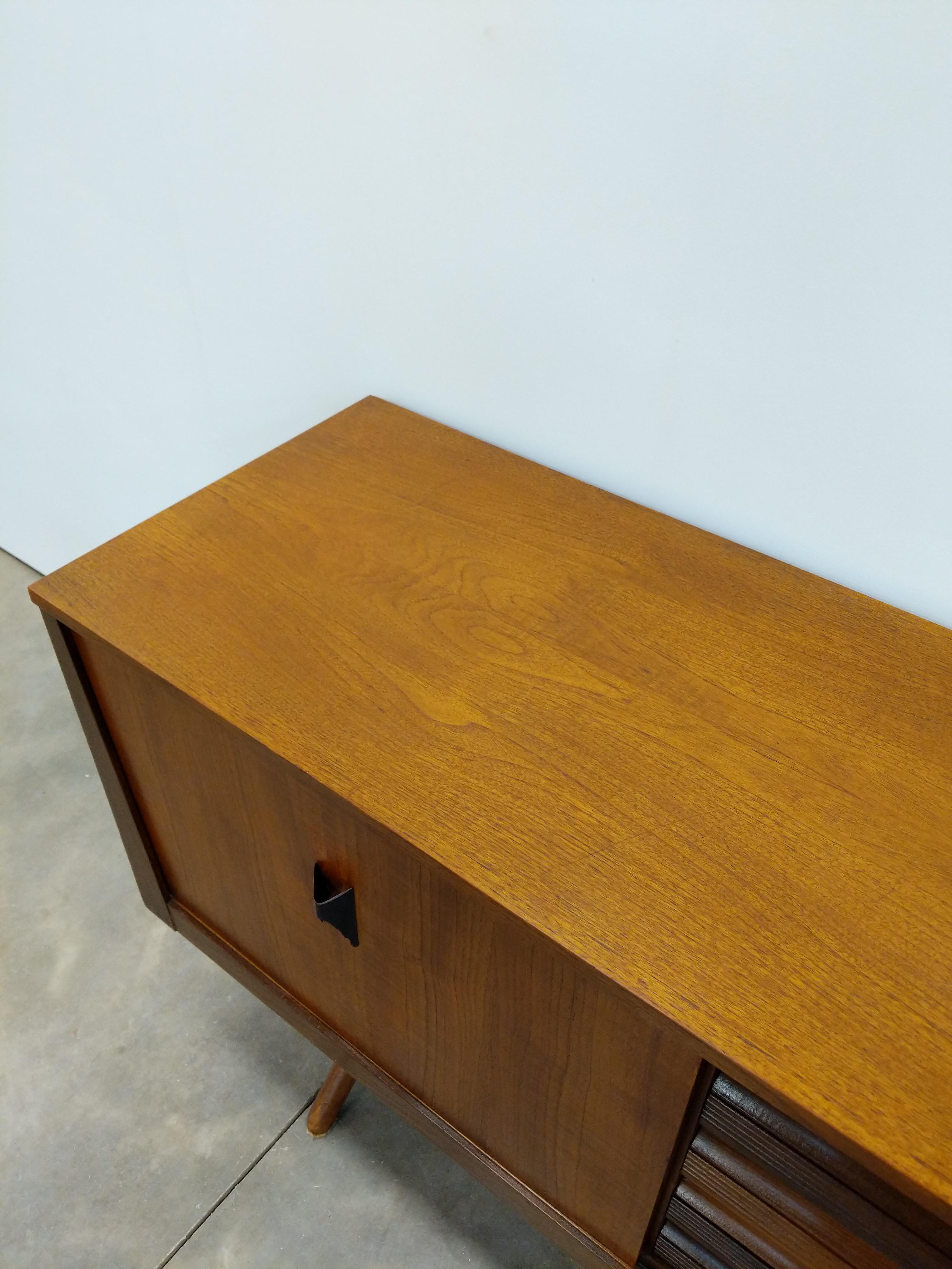 Crédence Vintage Mid Century Modern en teck par Elliotts of Newbury en vente 1