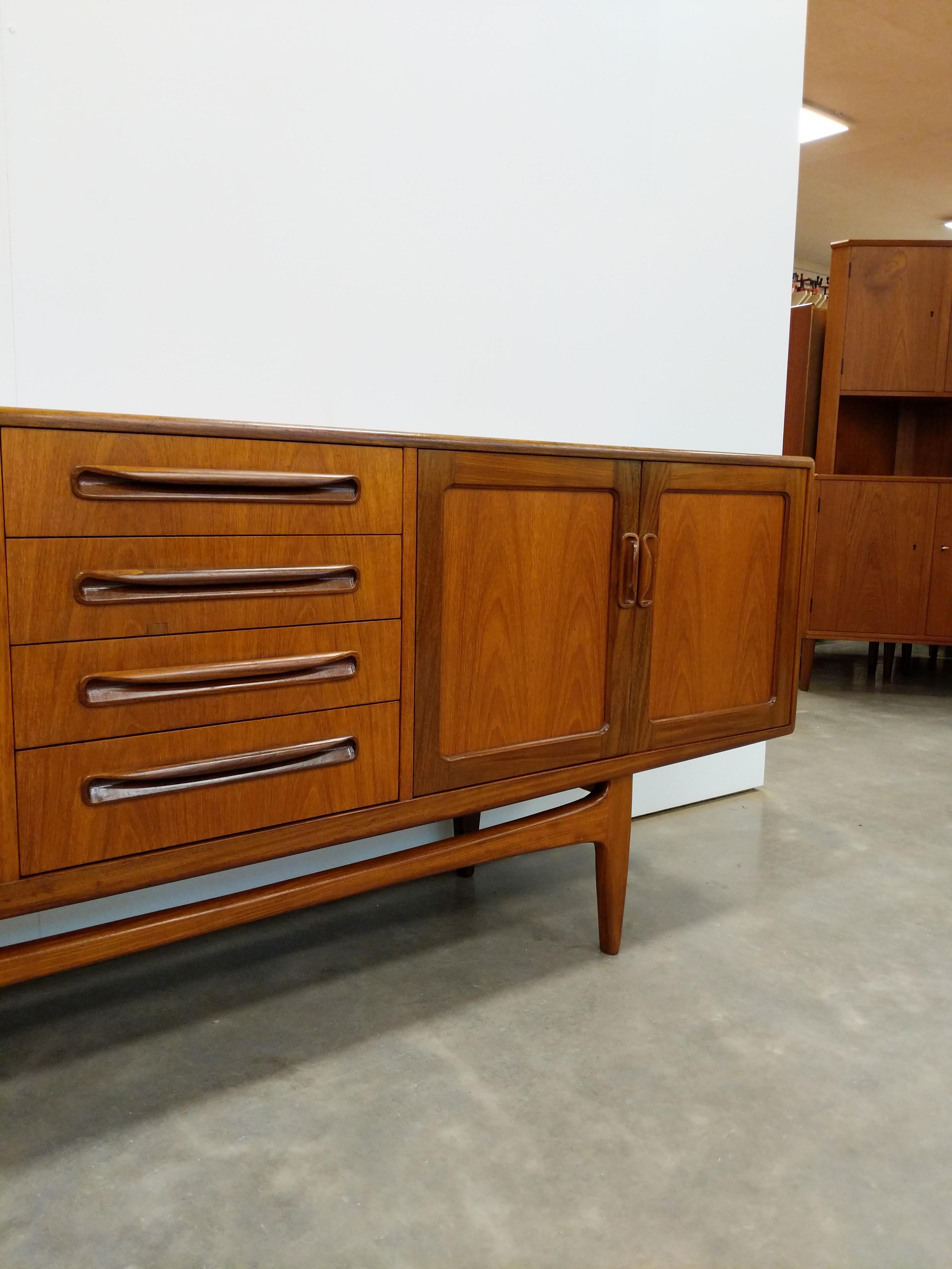 Credenza vintage de teca moderna de mediados de siglo de G Plan en venta 3
