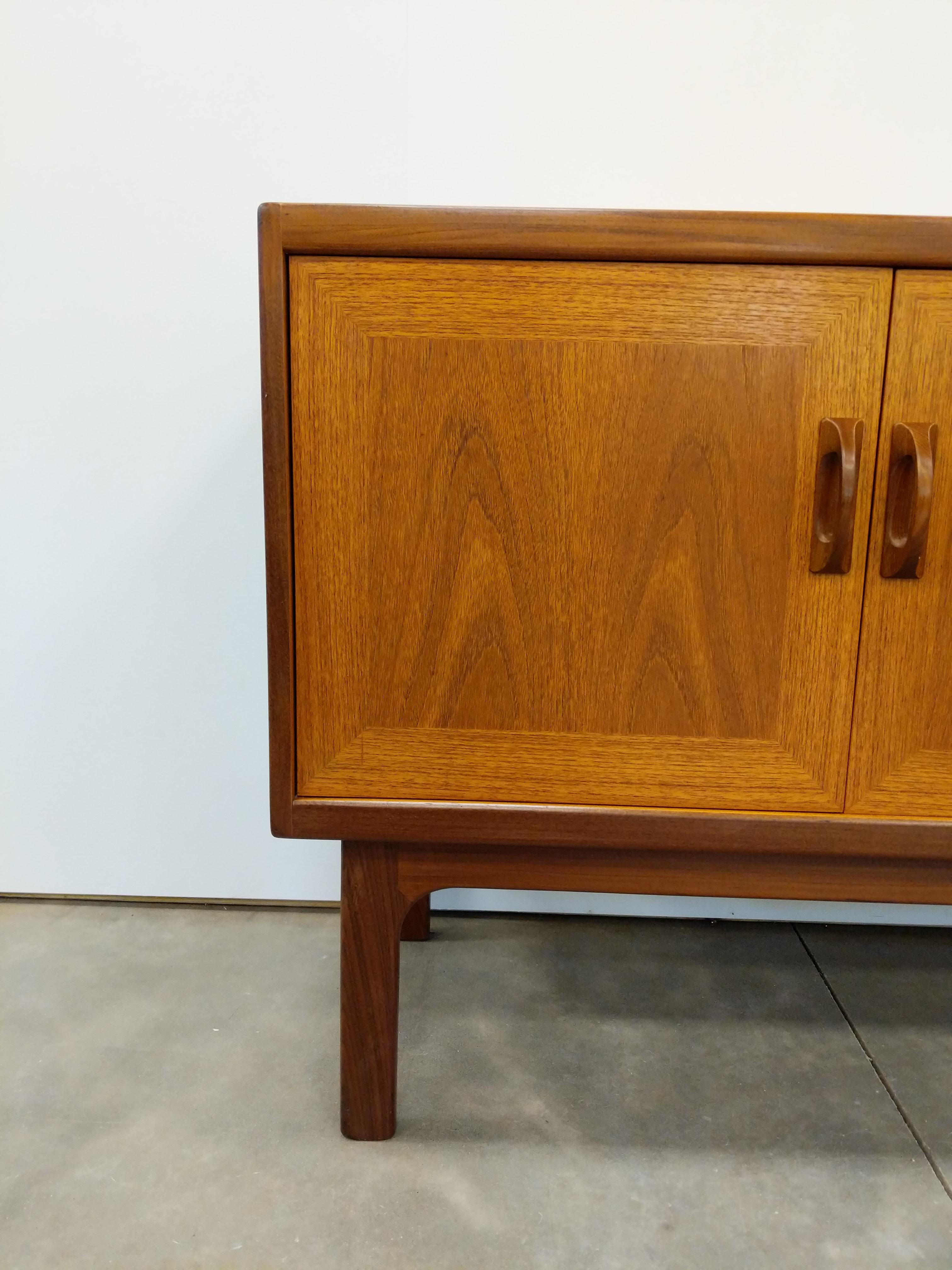 Credenza vintage de teca moderna de mediados de siglo de G Plan en venta 3