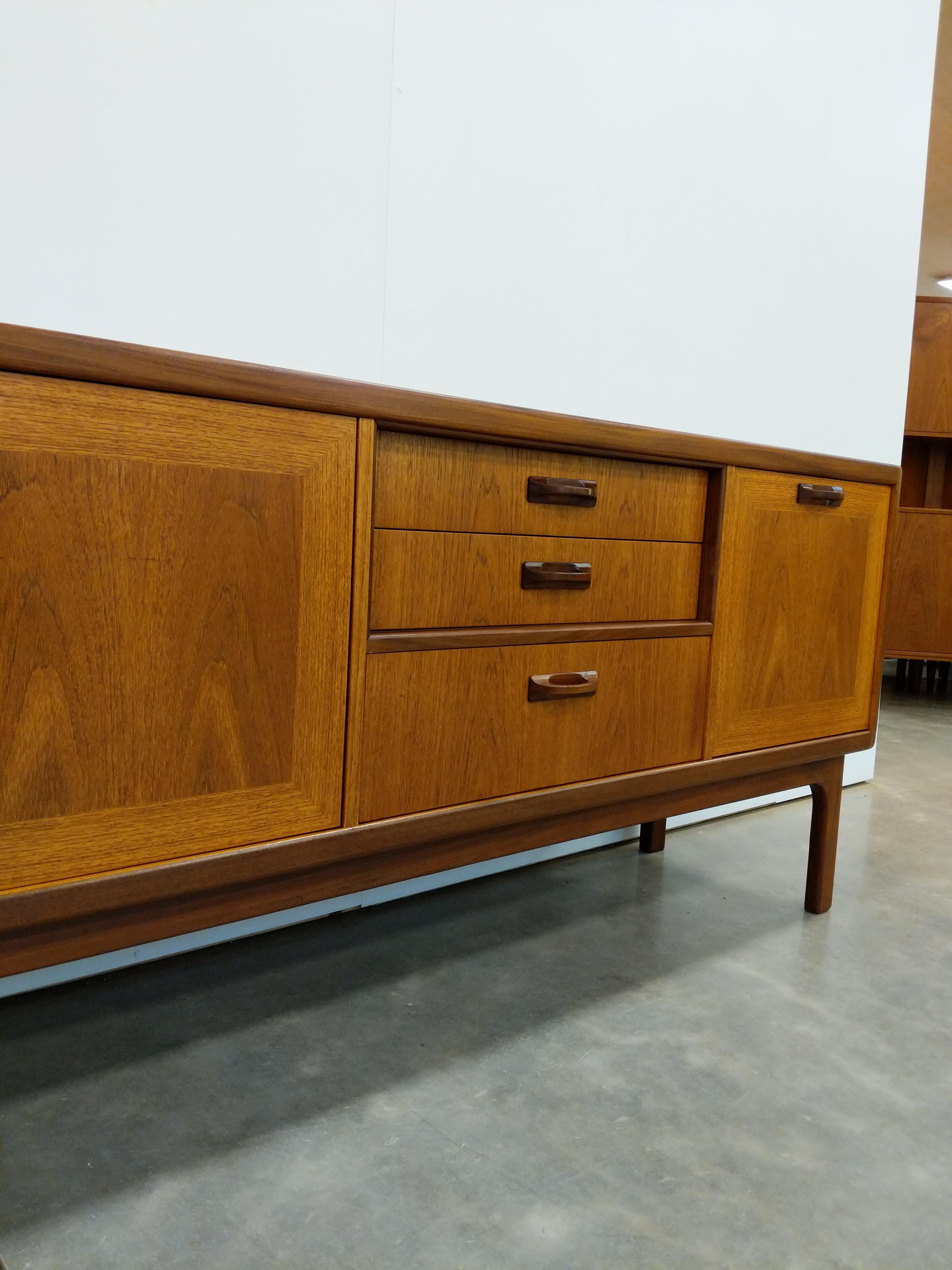 Credenza vintage de teca moderna de mediados de siglo de G Plan en venta 4
