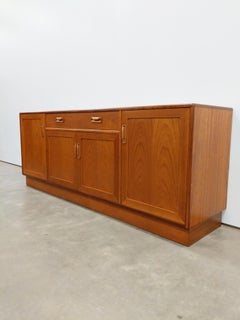 Credenza vintage in teak della metà del secolo scorso di G-Plan