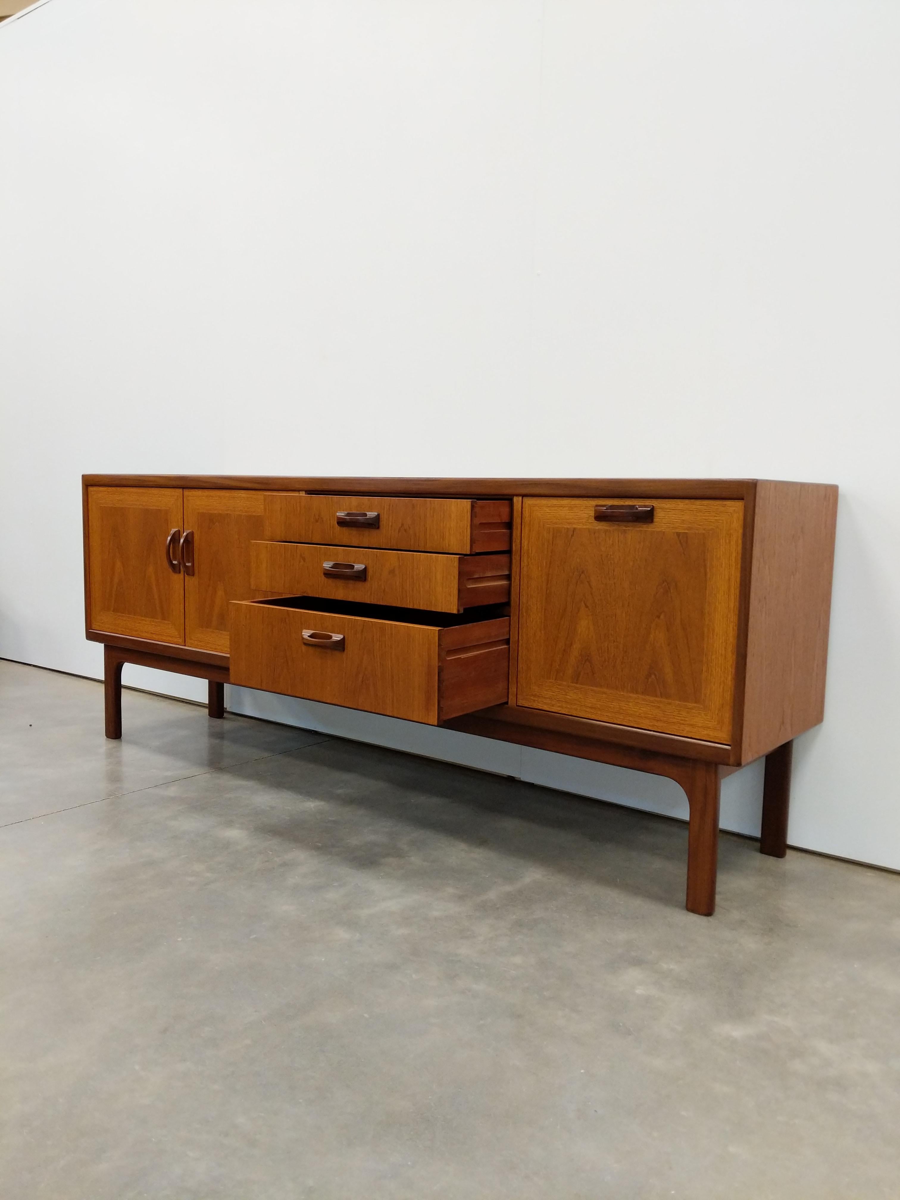 Credenza vintage de teca moderna de mediados de siglo de G Plan Moderno de mediados de siglo en venta