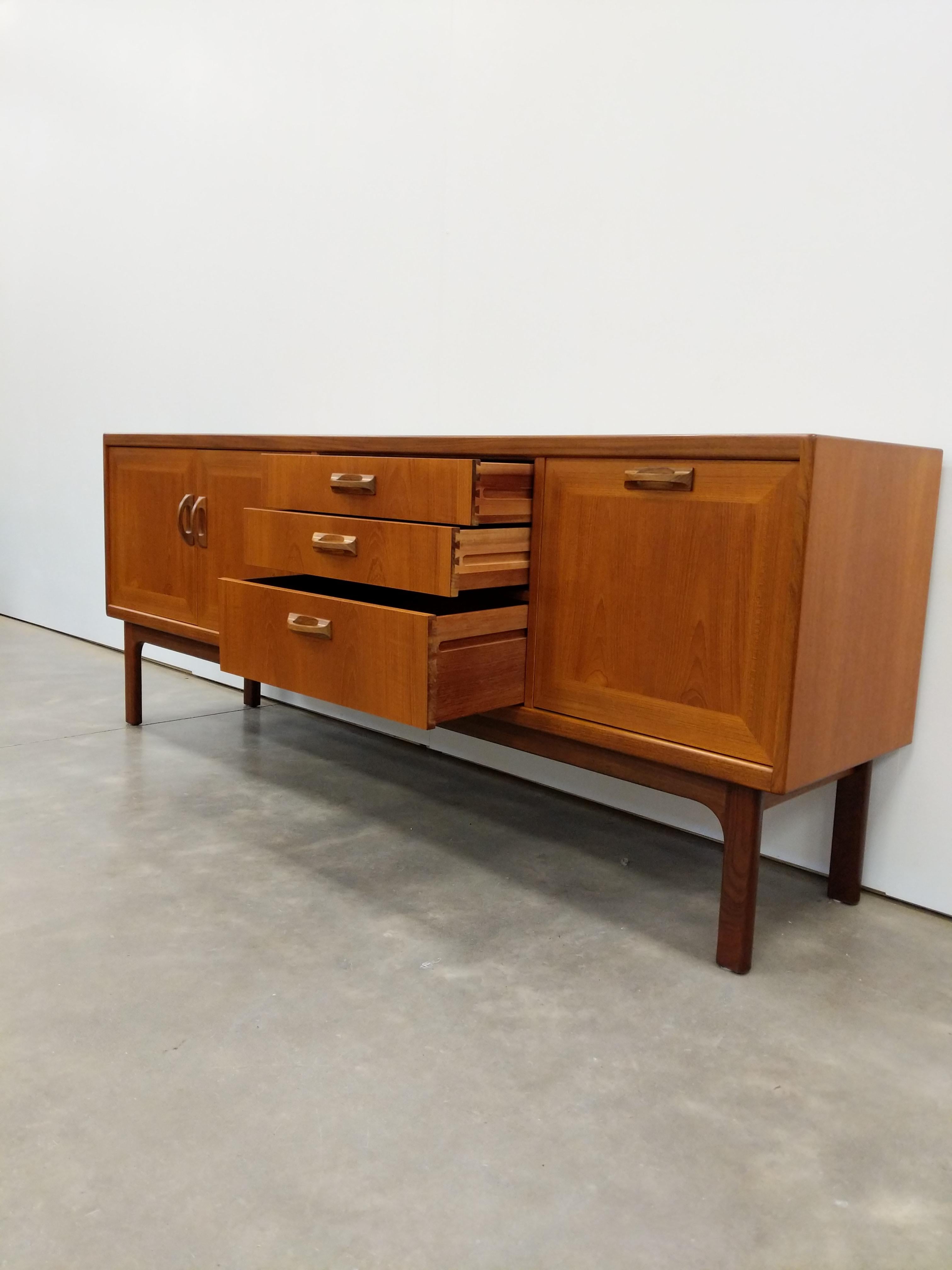 Credenza vintage de teca moderna de mediados de siglo de G Plan Moderno de mediados de siglo en venta
