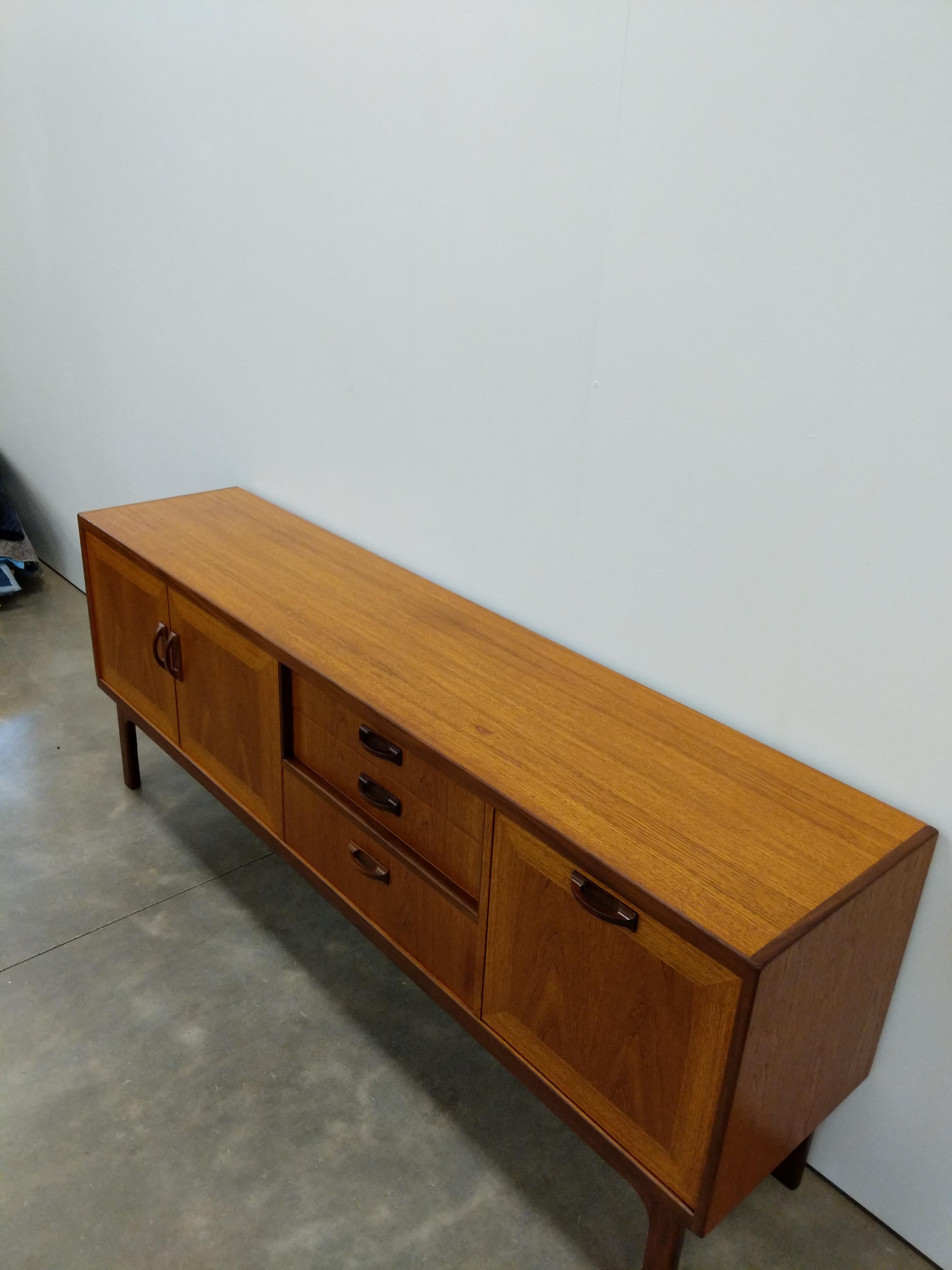 Credenza vintage de teca moderna de mediados de siglo de G Plan Británico en venta