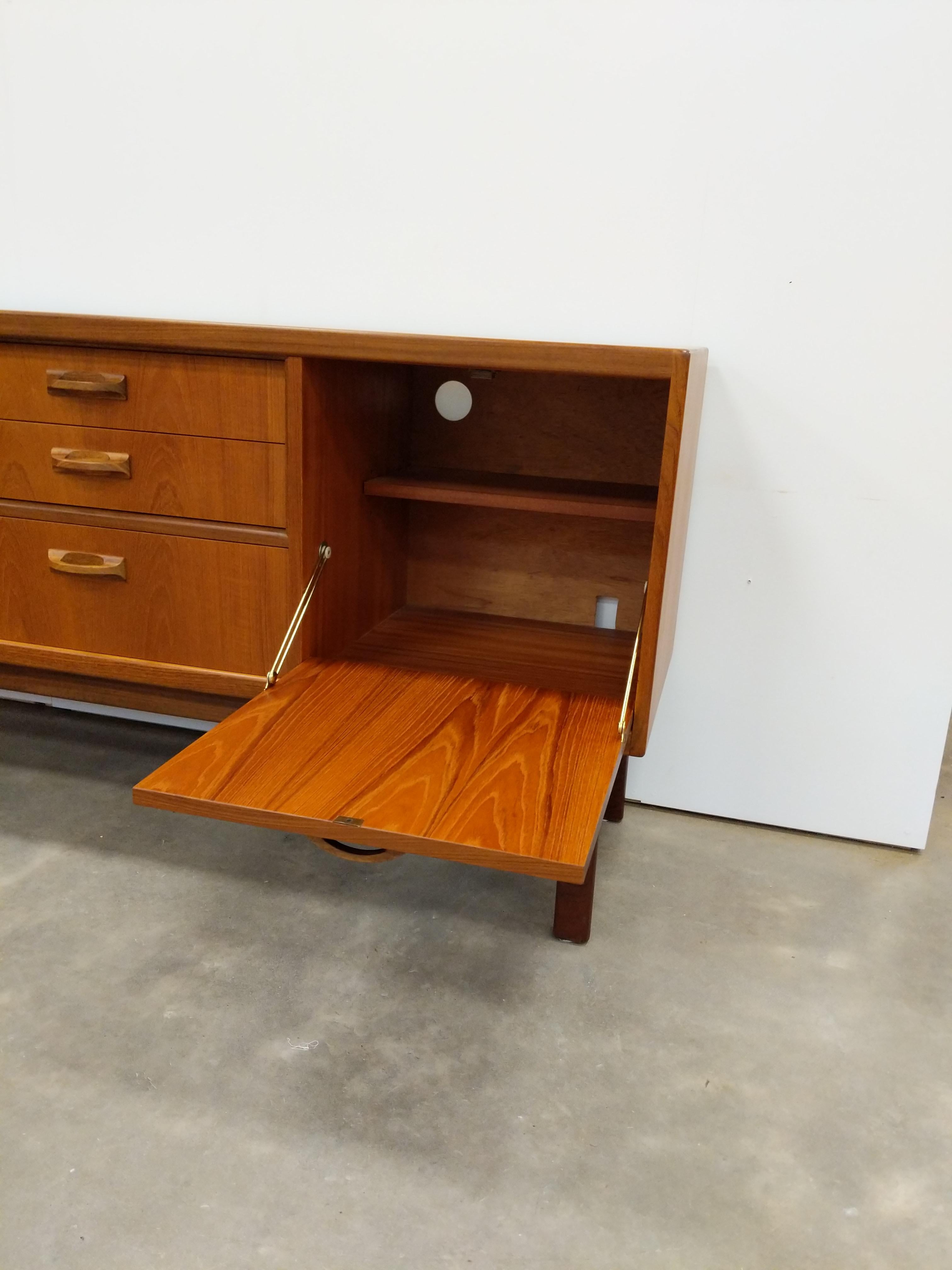 Credenza vintage de teca moderna de mediados de siglo de G Plan Británico en venta