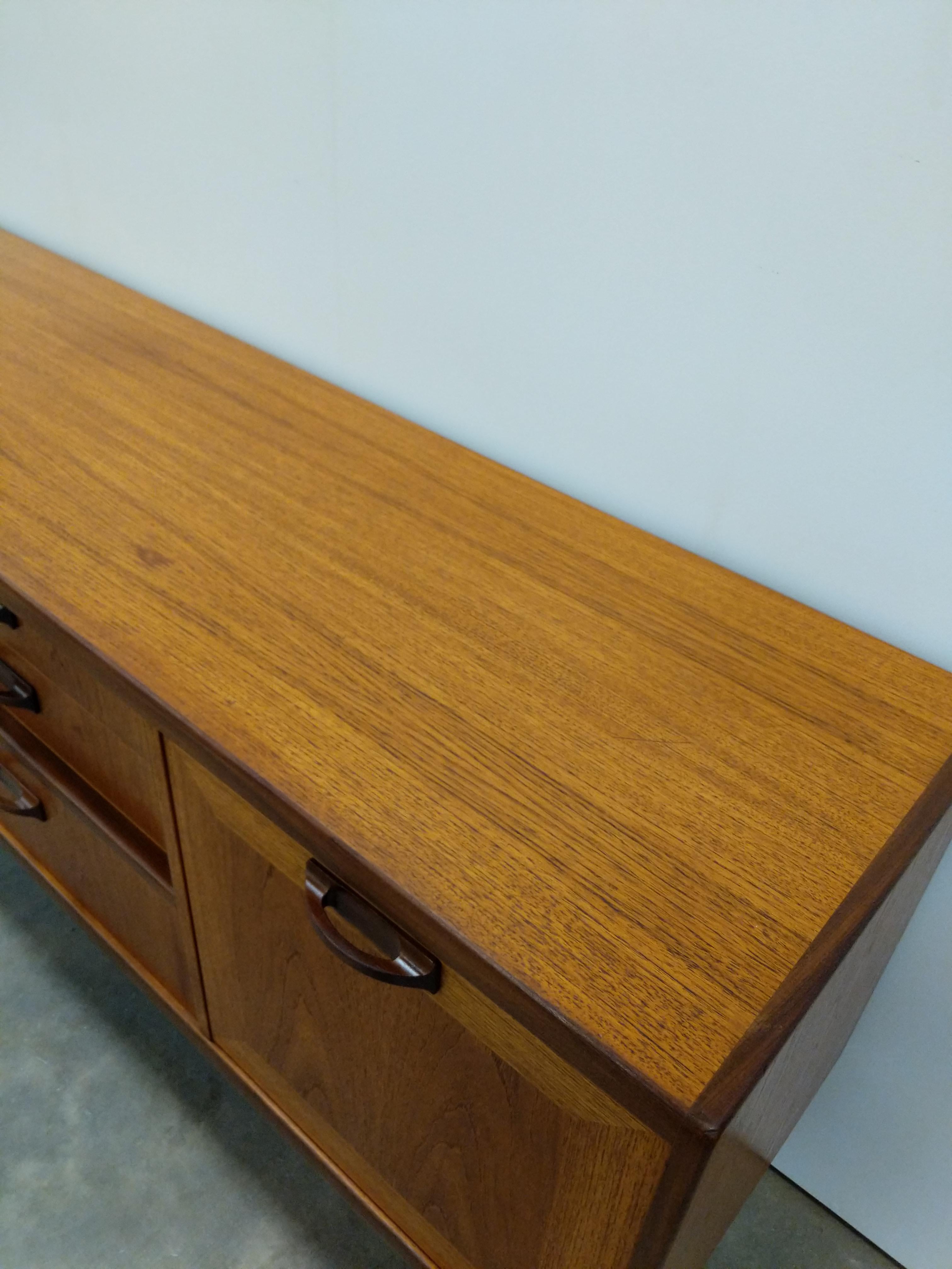 Credenza vintage de teca moderna de mediados de siglo de G Plan en Bueno estado para la venta en Gardiner, NY