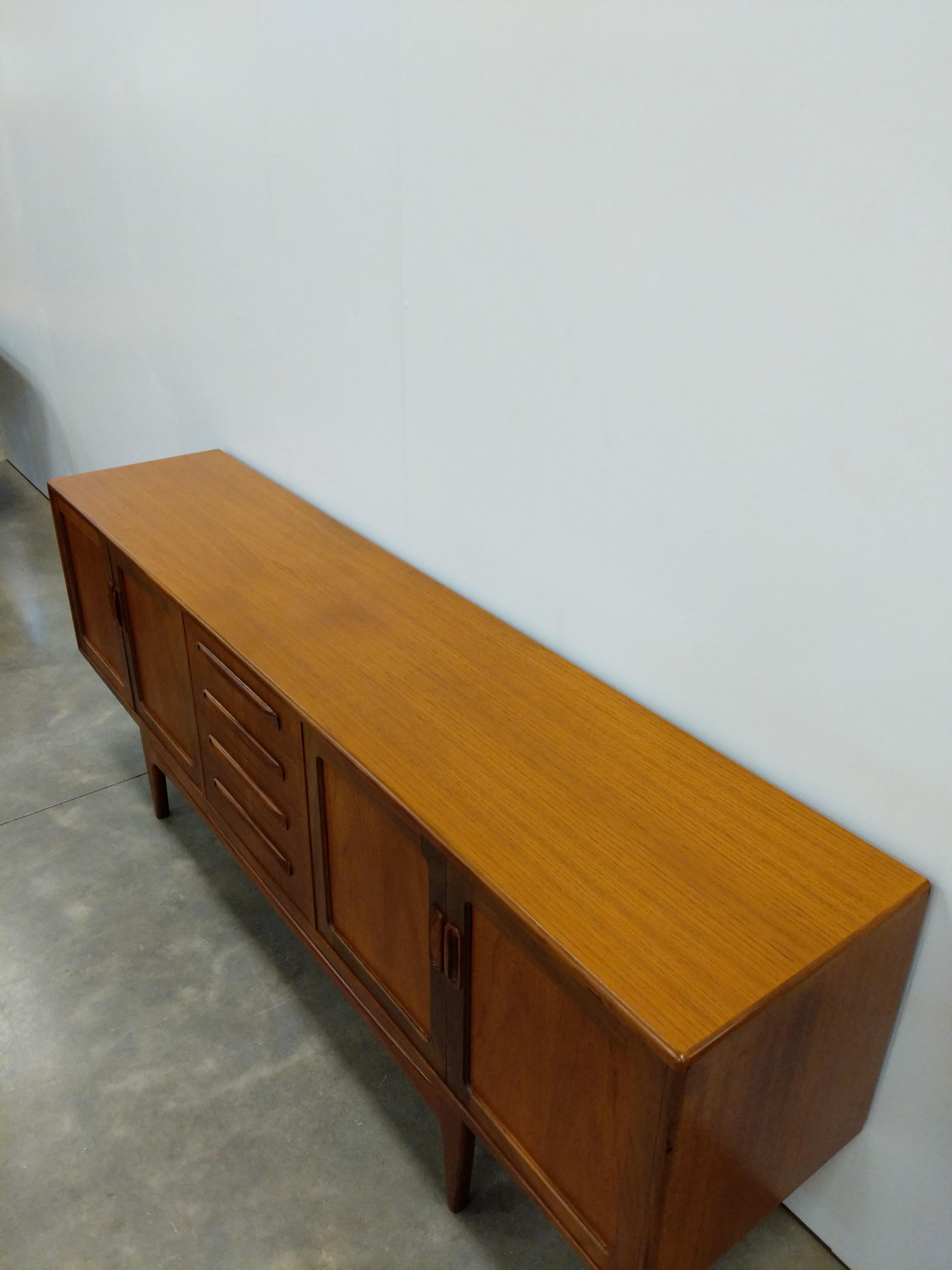 Vintage Mid Century Modern Teak Credenza by G Plan In Good Condition For Sale In Gardiner, NY