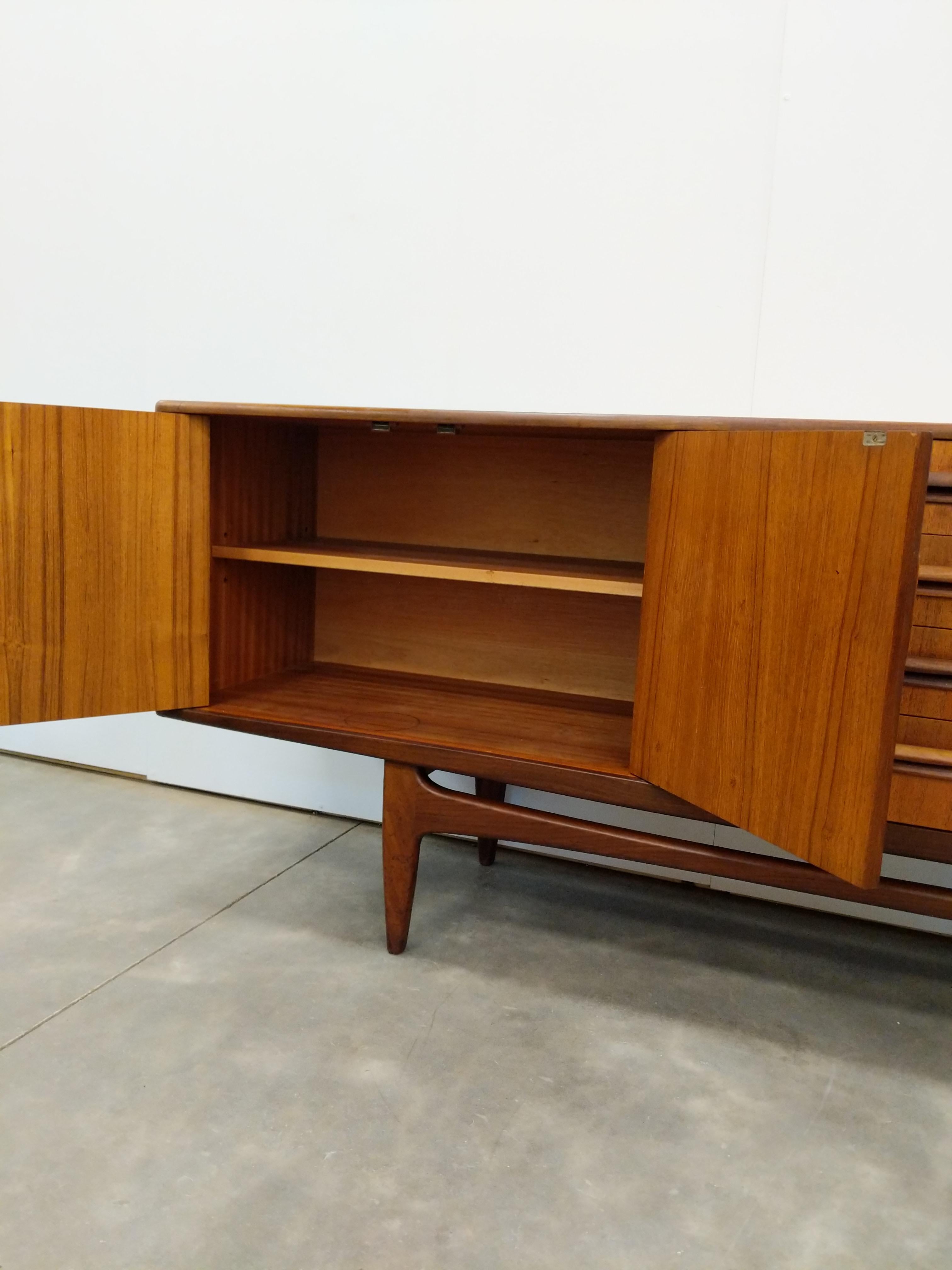 Crédence Vintage Mid Century Modern en teck par G-Plan Bon état - En vente à Gardiner, NY