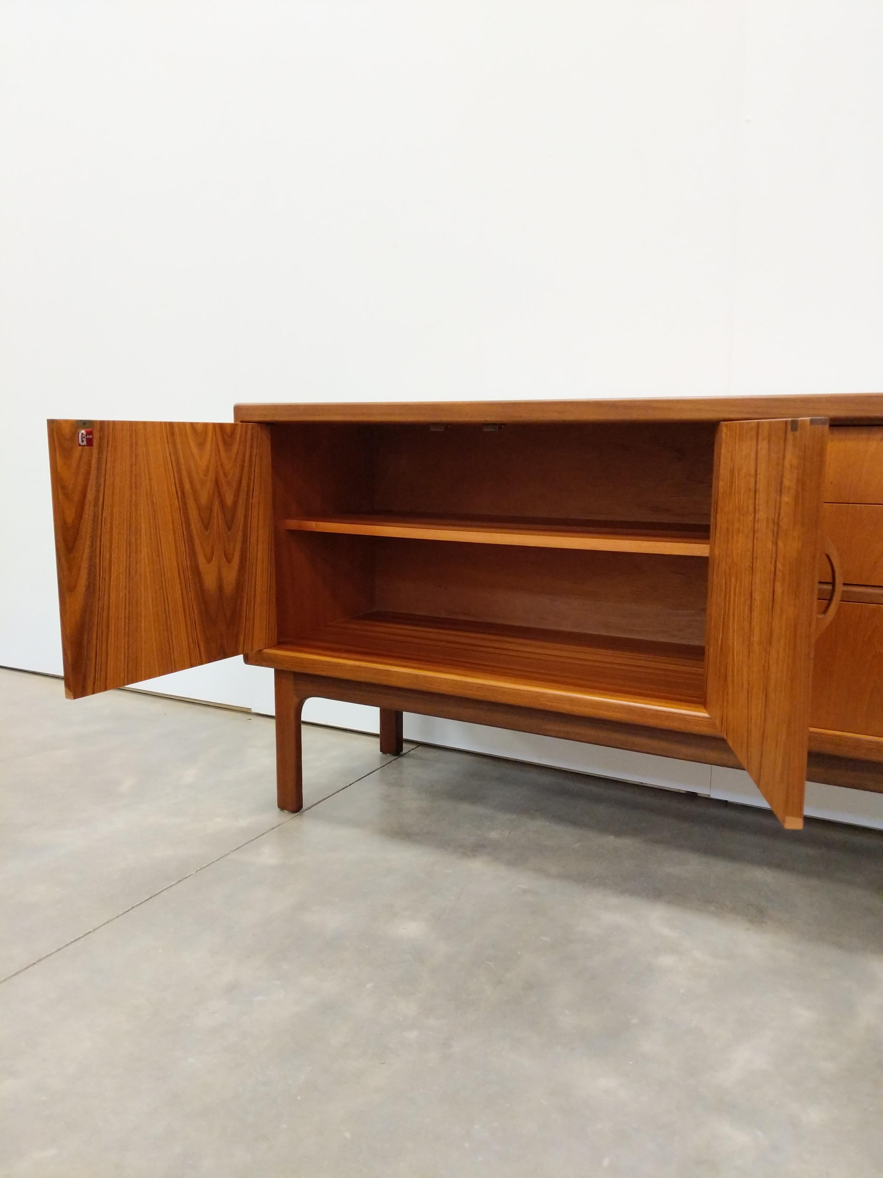 Credenza vintage de teca moderna de mediados de siglo de G Plan en Bueno estado para la venta en Gardiner, NY