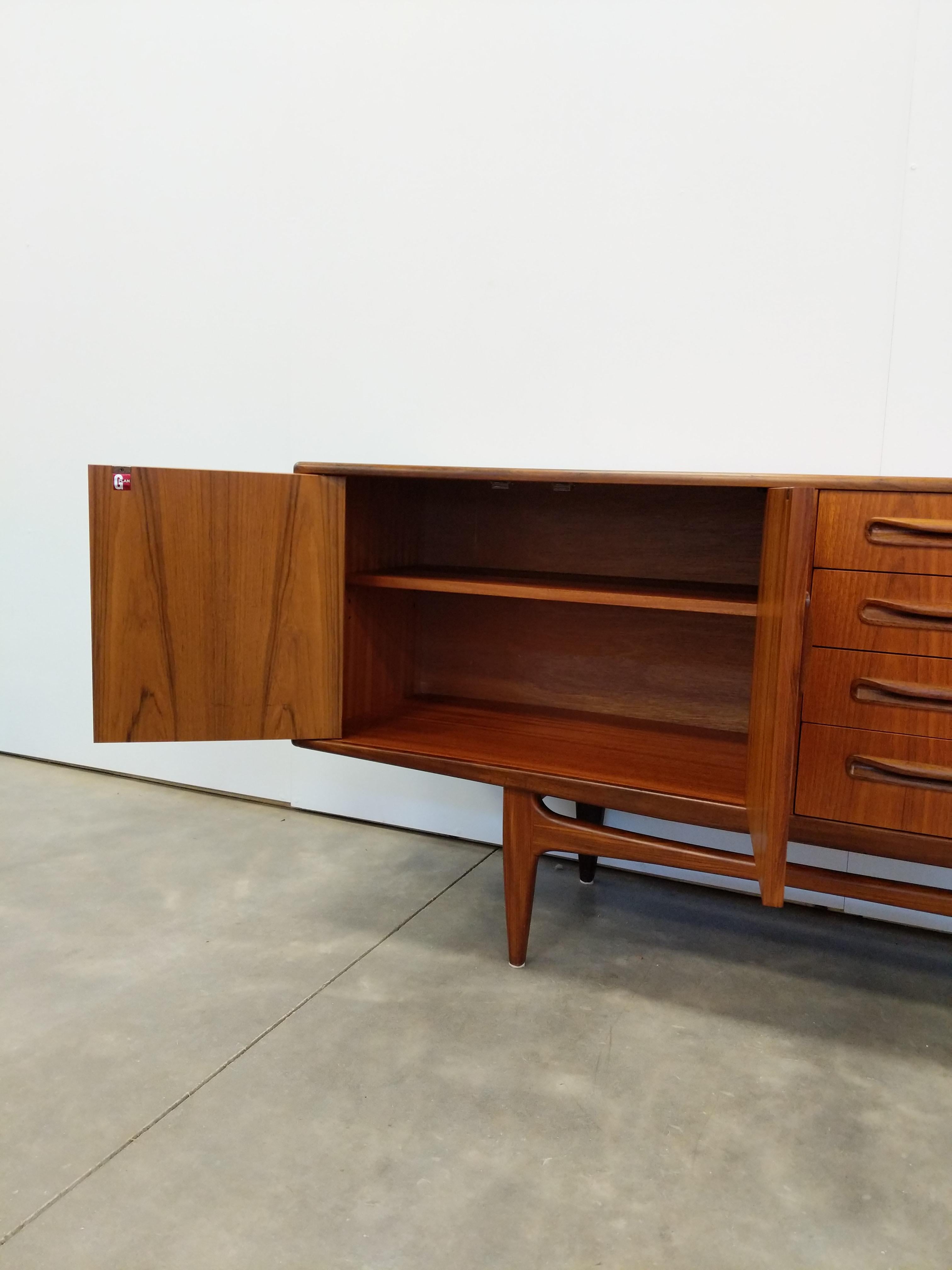 Vintage Mid Century Modern Teakholz Anrichte von G-Plan im Zustand „Gut“ im Angebot in Gardiner, NY