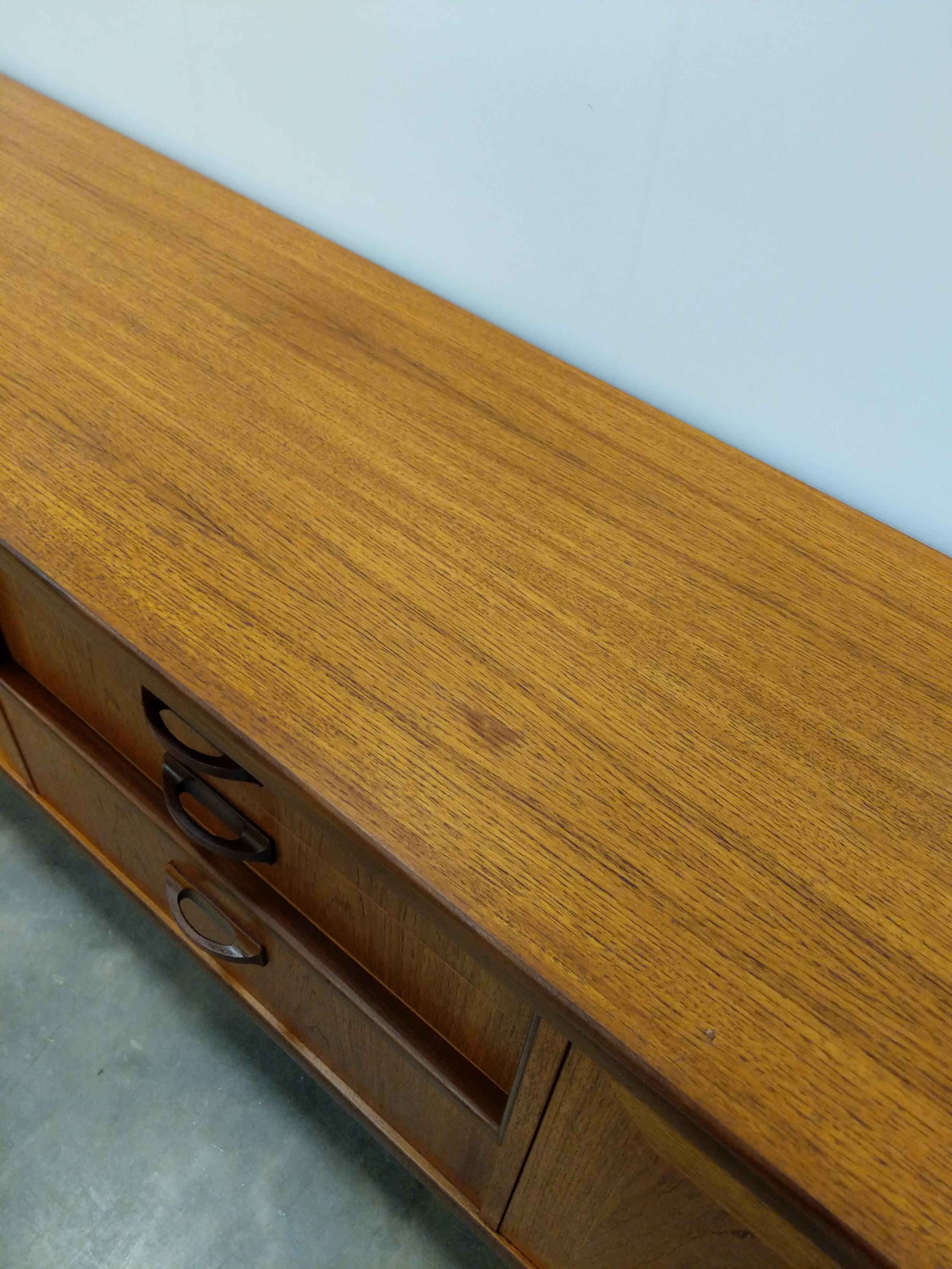 Credenza vintage de teca moderna de mediados de siglo de G Plan siglo XX en venta