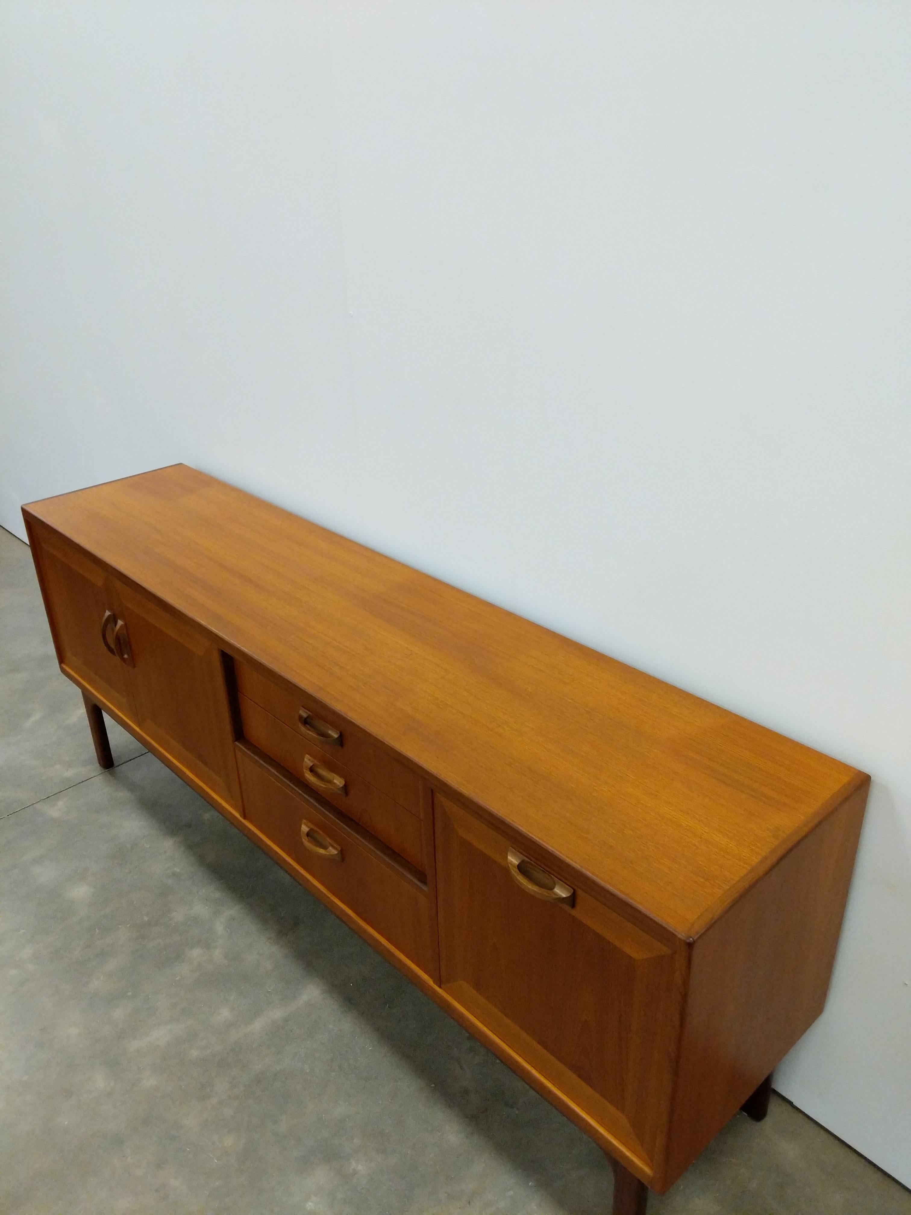 Credenza vintage de teca moderna de mediados de siglo de G Plan siglo XX en venta